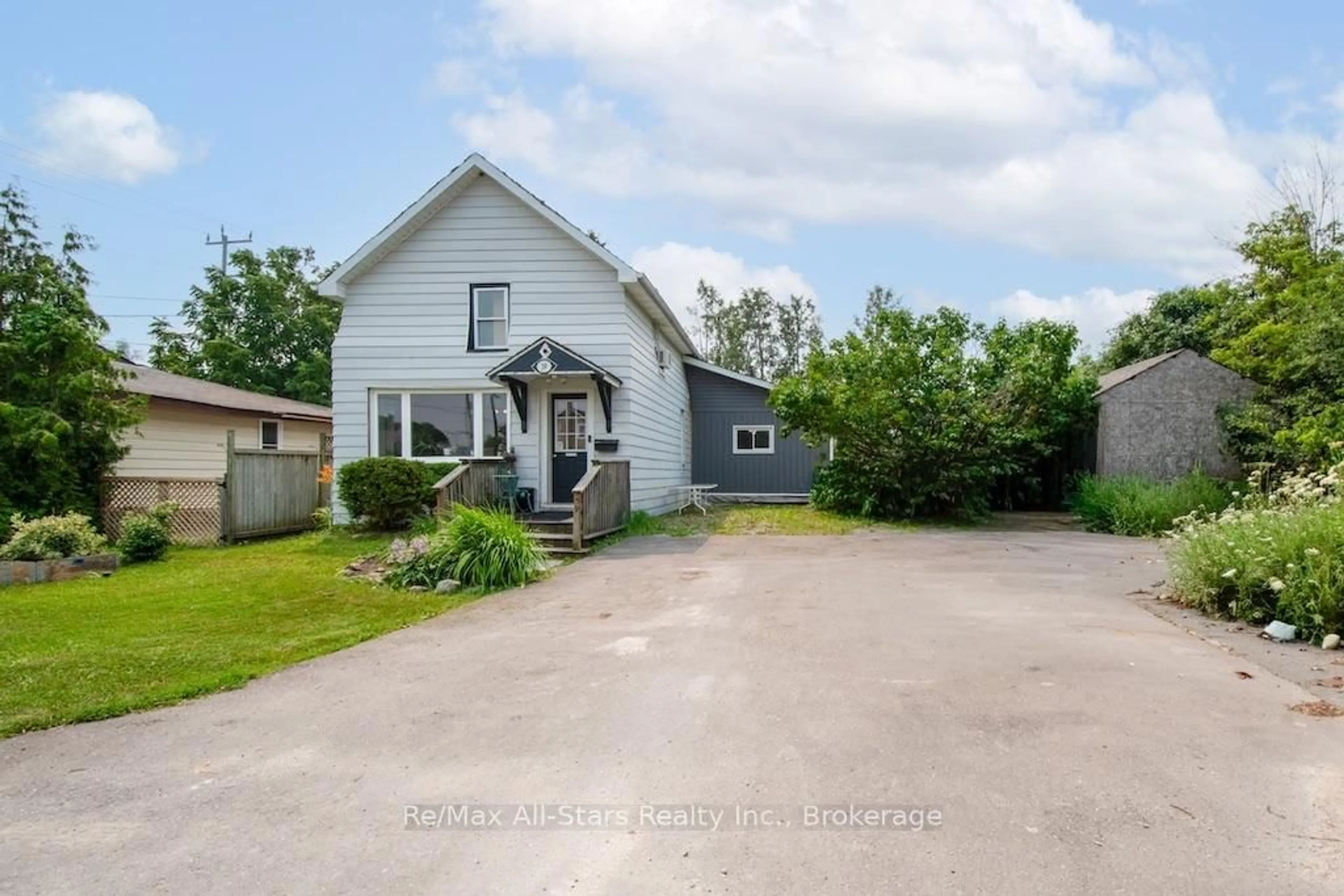 A pic from outside/outdoor area/front of a property/back of a property/a pic from drone, street for 59 George St, Kawartha Lakes Ontario K9V 2P2