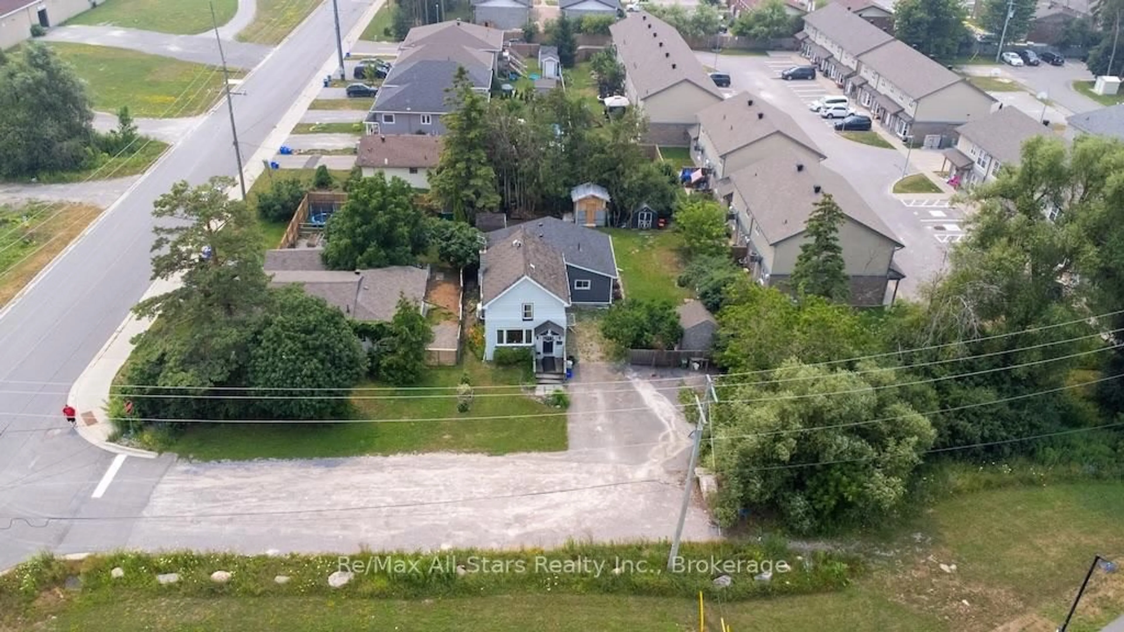 A pic from outside/outdoor area/front of a property/back of a property/a pic from drone, street for 59 George St, Kawartha Lakes Ontario K9V 2P2