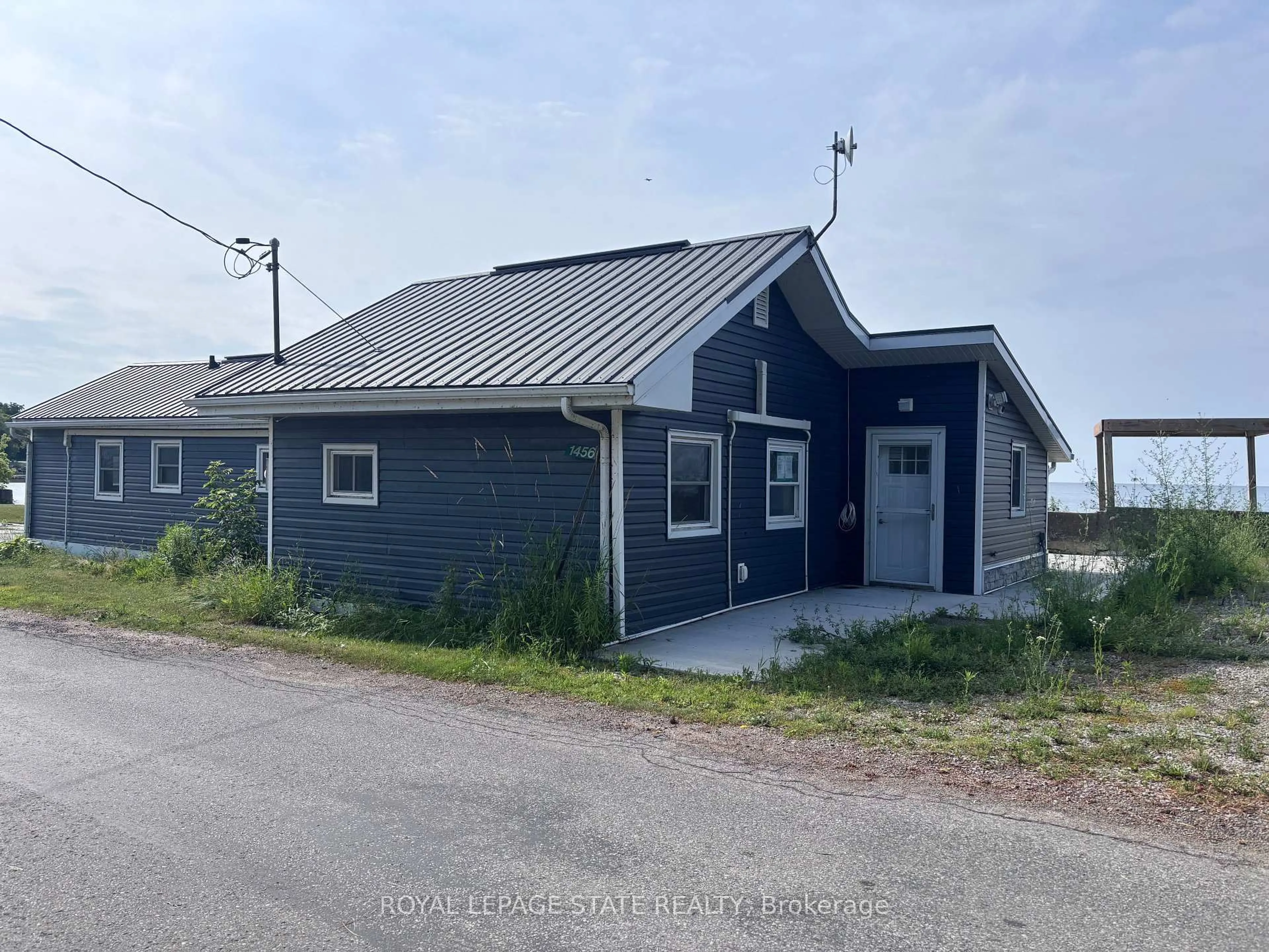 Shed for 1456 Lakeshore Rd, Haldimand Ontario N0A 1P0