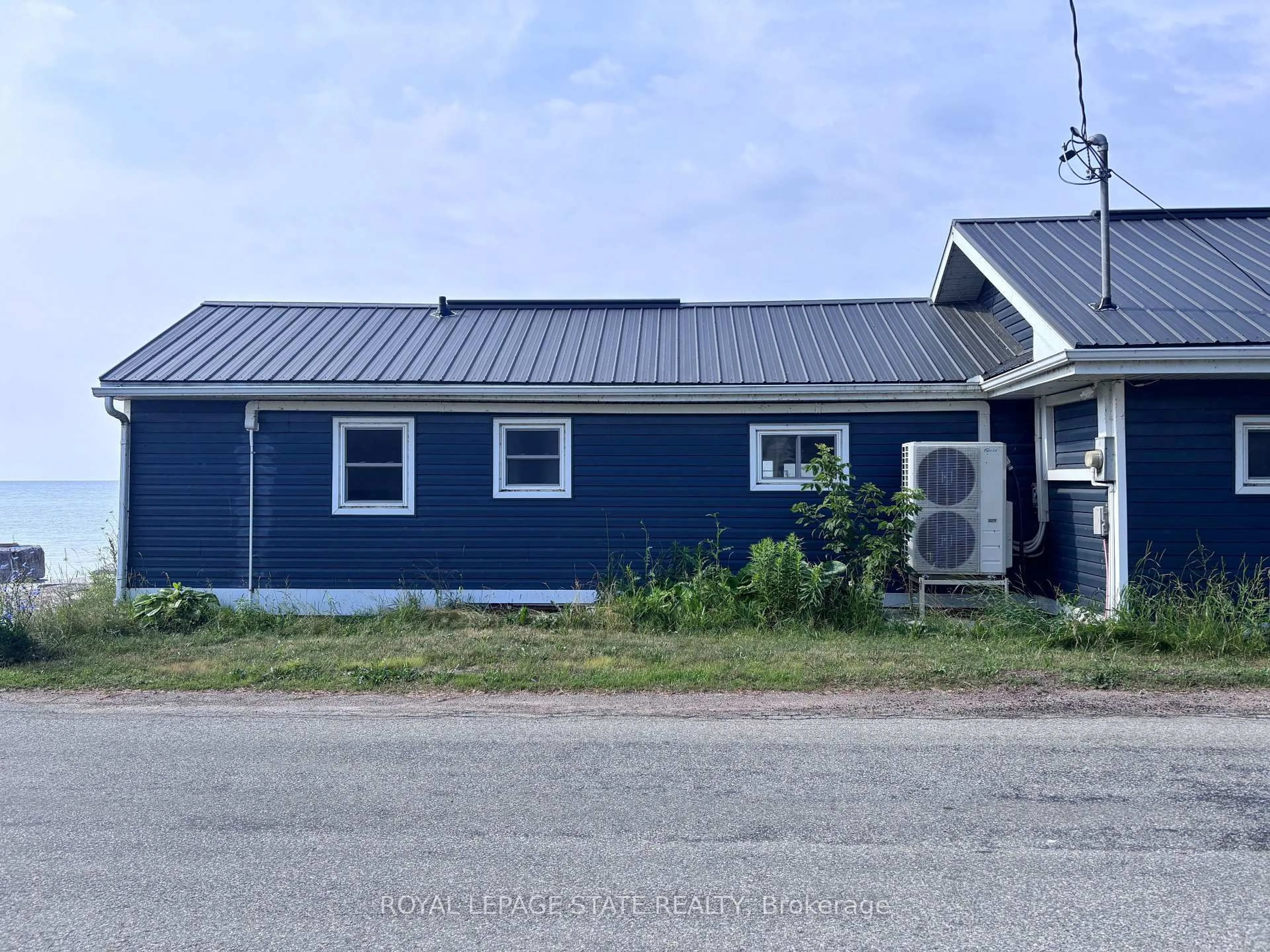 A pic from outside/outdoor area/front of a property/back of a property/a pic from drone, building for 1456 Lakeshore Rd, Haldimand Ontario N0A 1P0