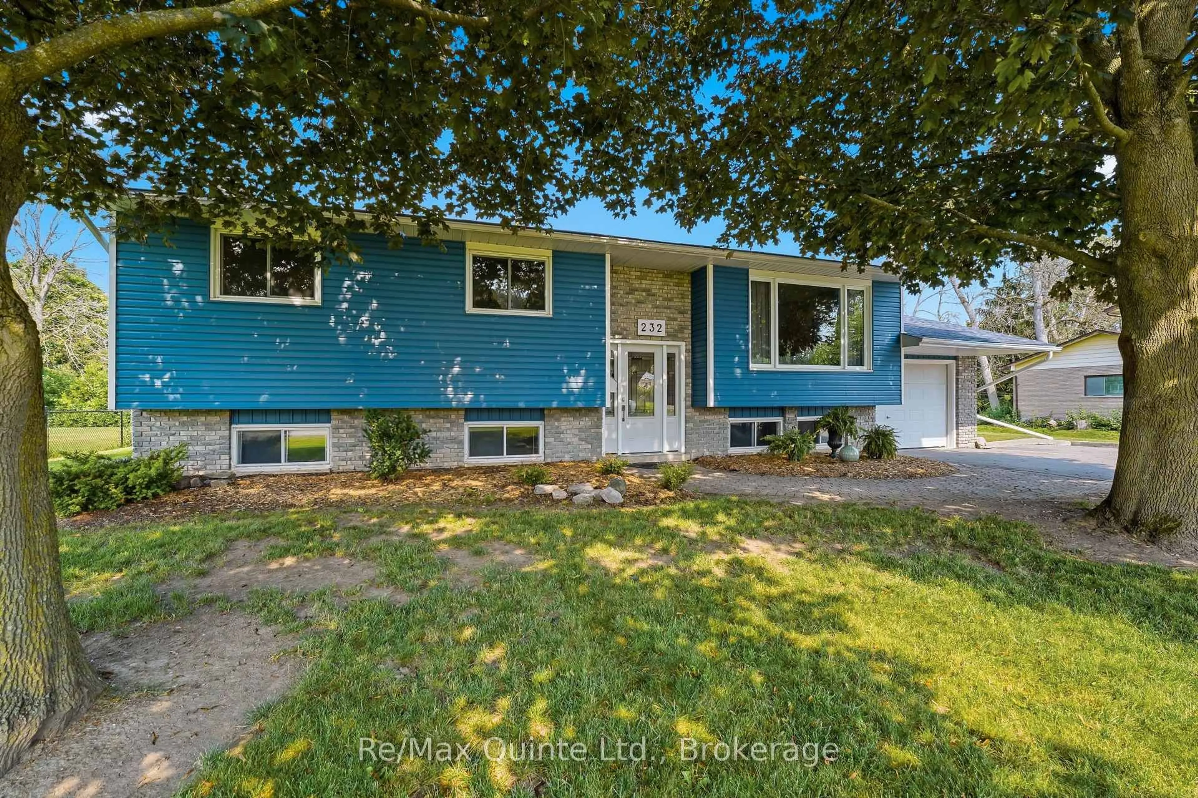 Home with vinyl exterior material, street for 232 Colonial Rd, Quinte West Ontario K8R 1B9