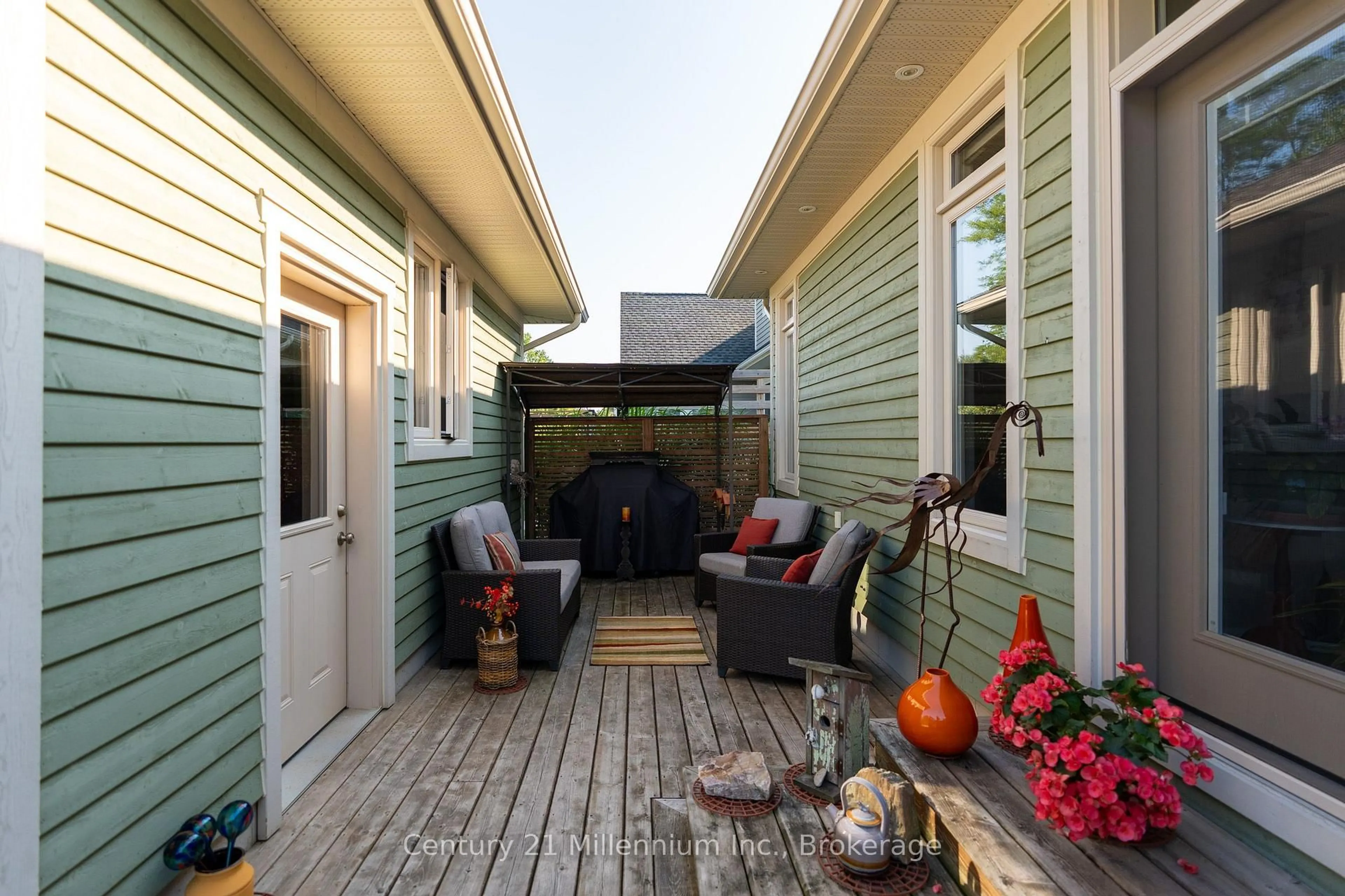 Patio, street for 198 Emerald Dr, Saugeen Shores Ontario N0H 2L0