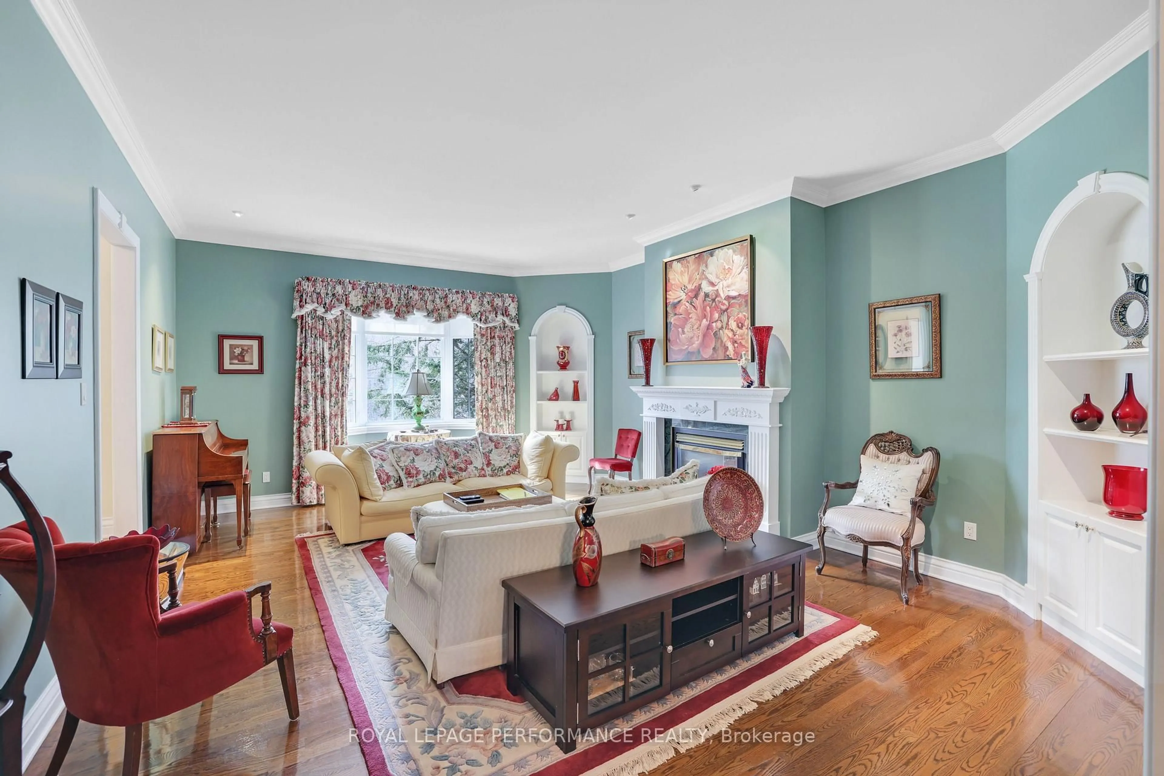 Living room with furniture, unknown for 951 Golf Club Rd, Hawkesbury Ontario K6A 2R2