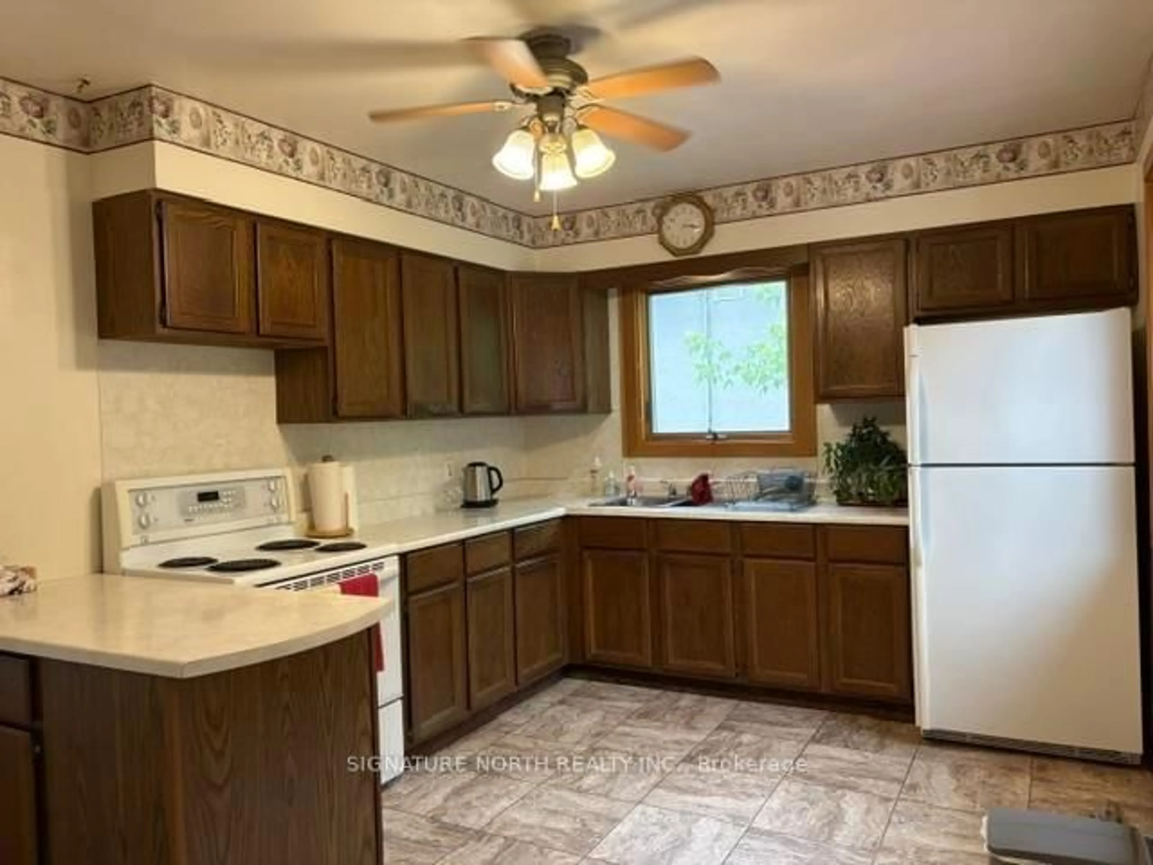 Standard kitchen, unknown for 143 Matthews Street, Thunder Bay Ontario P7A 3K8