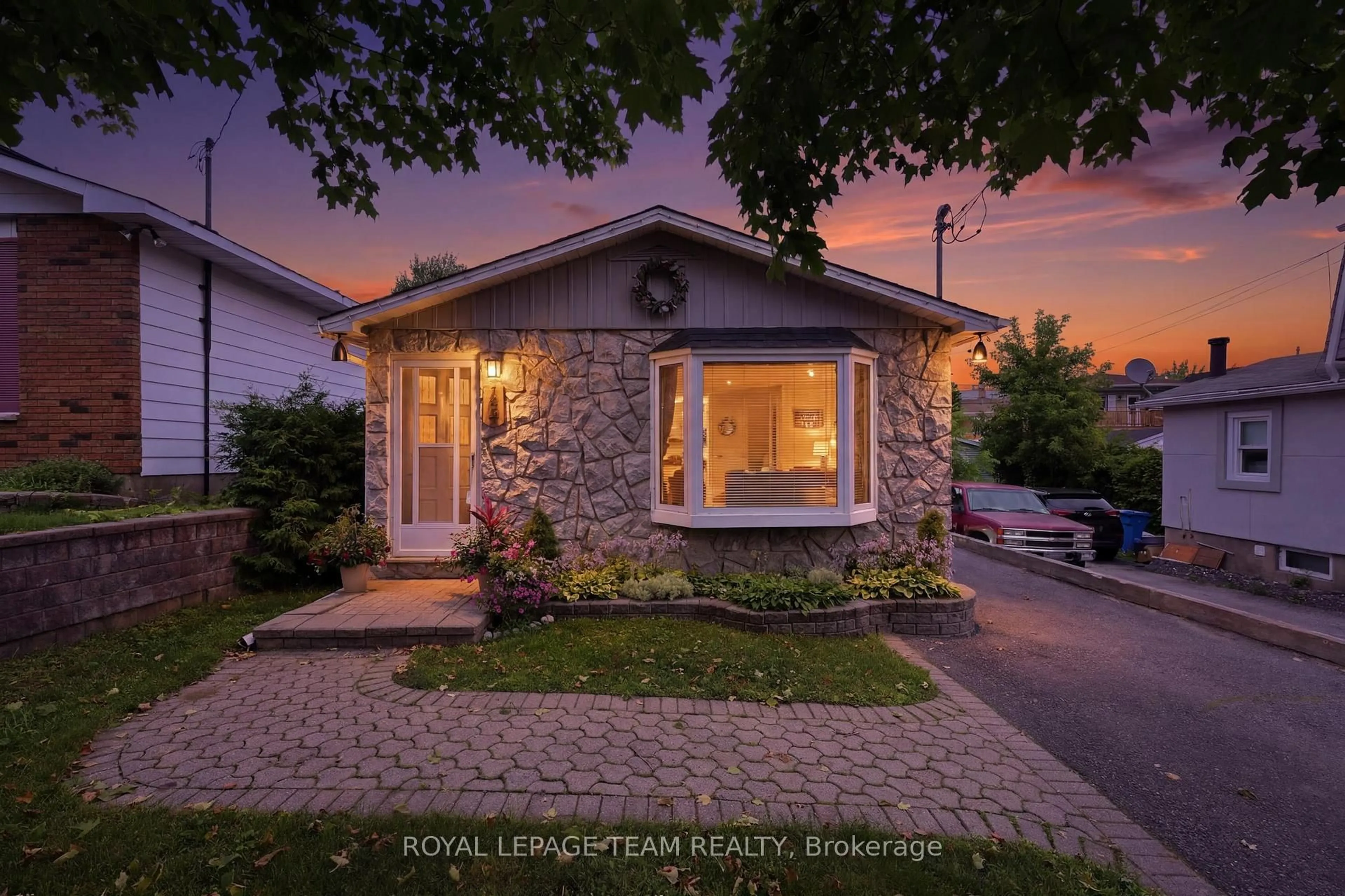 Home with brick exterior material, street for 289 Montfort St, Ottawa Ontario K1L 5N7