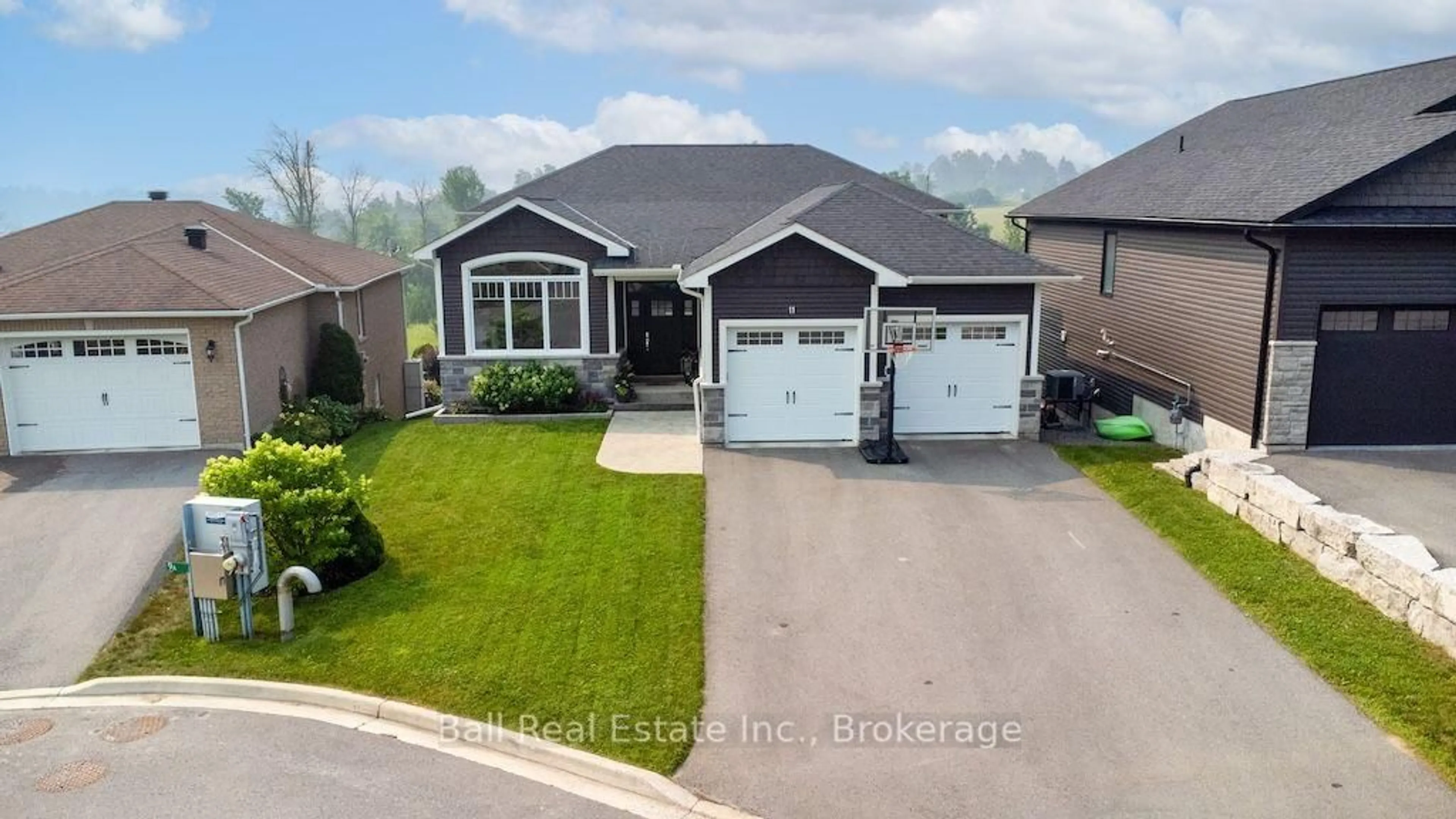 A pic from outside/outdoor area/front of a property/back of a property/a pic from drone, street for 11 Kingdon Ave, Selwyn Ontario K0L 2H0