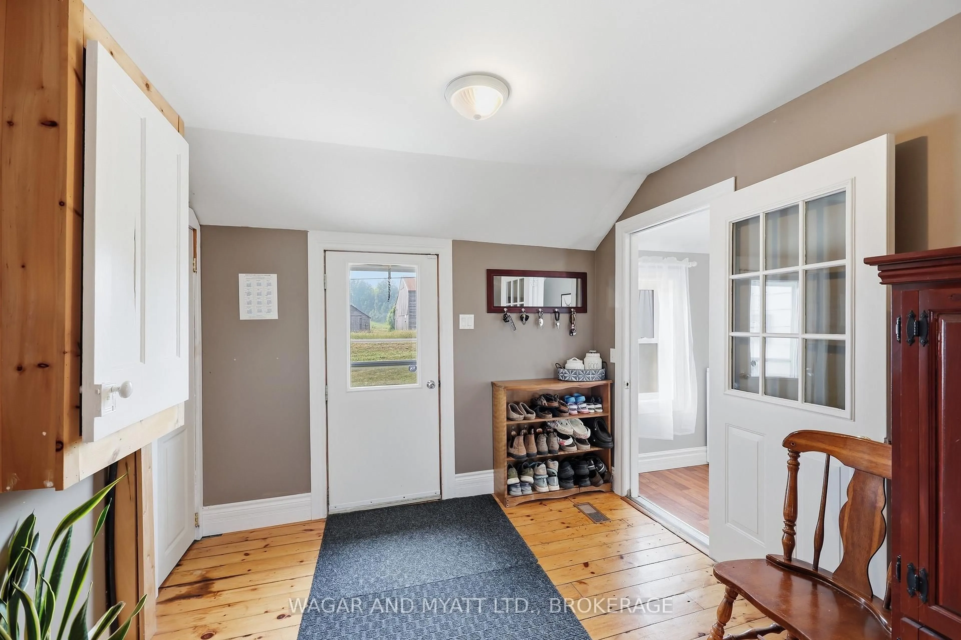 Indoor entryway for 1369 County 9 Rd, Napanee Ontario K7R 3K8