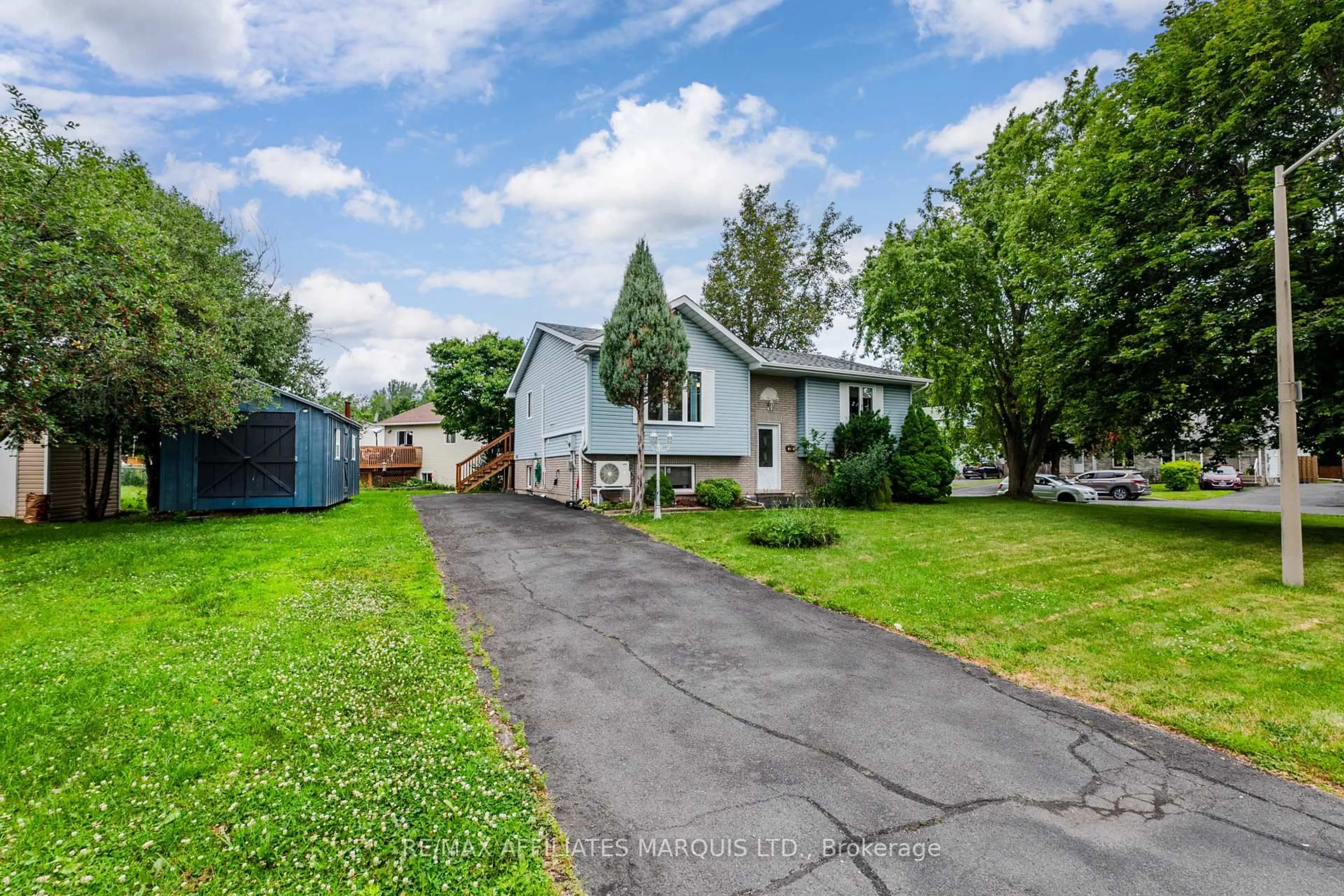 A pic from outside/outdoor area/front of a property/back of a property/a pic from drone, street for 700 Lynn St, Cornwall Ontario K6H 7E3