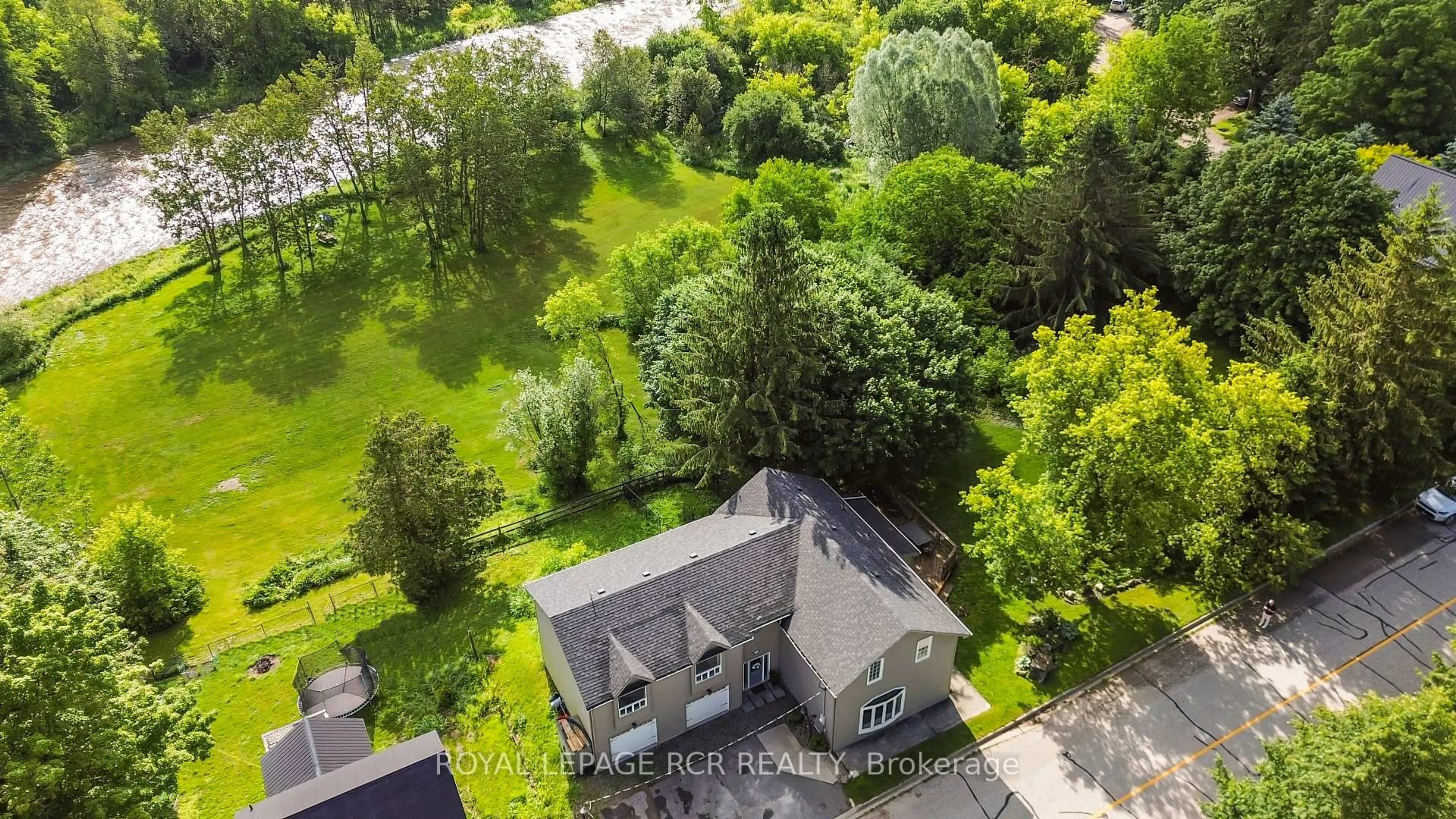 A pic from outside/outdoor area/front of a property/back of a property/a pic from drone, street for 12 Mill St, Amaranth Ontario L9W 3Z3