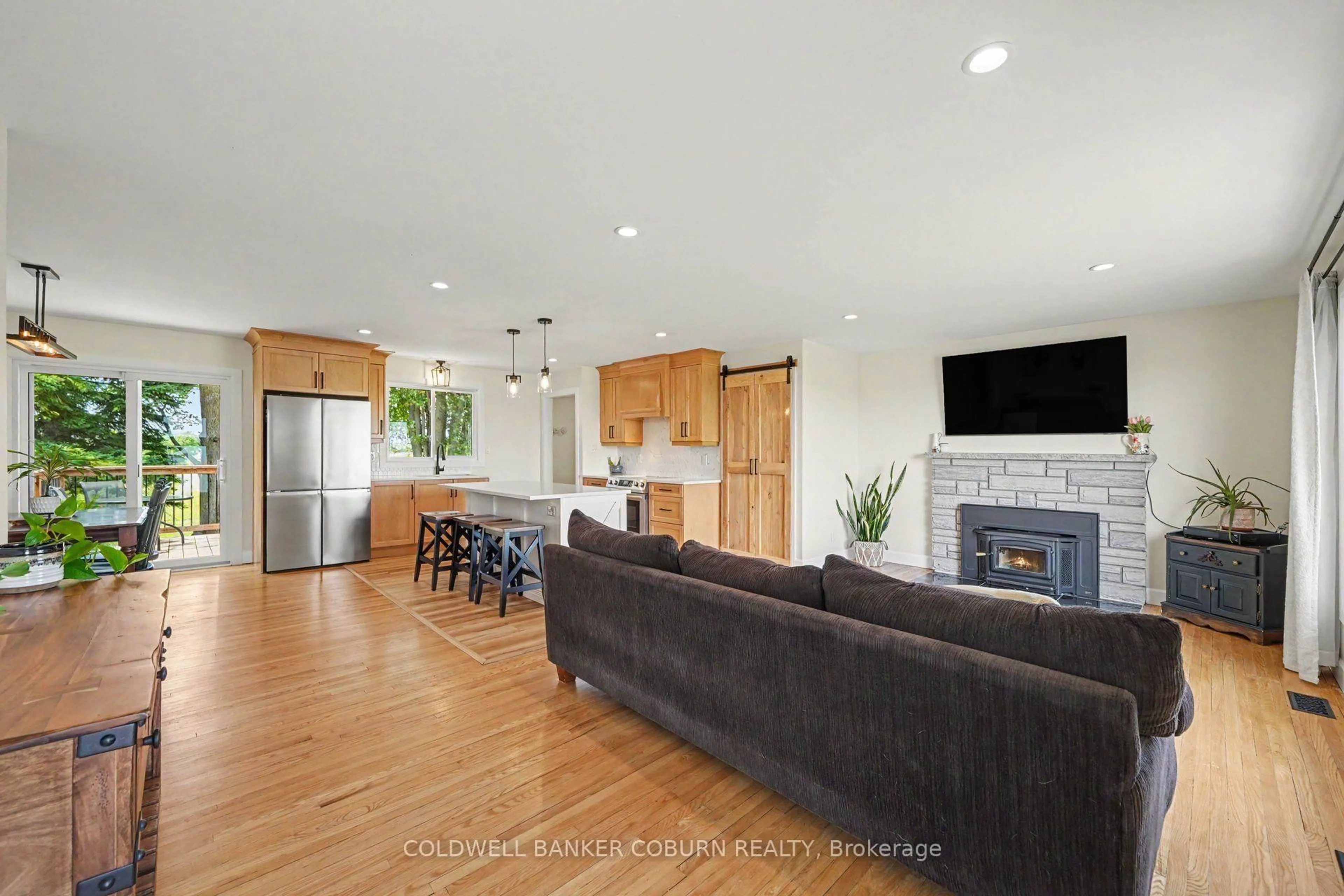 Open concept kitchen, unknown for 11895 Cloverdale Rd, North Dundas Ontario K0C 2K0
