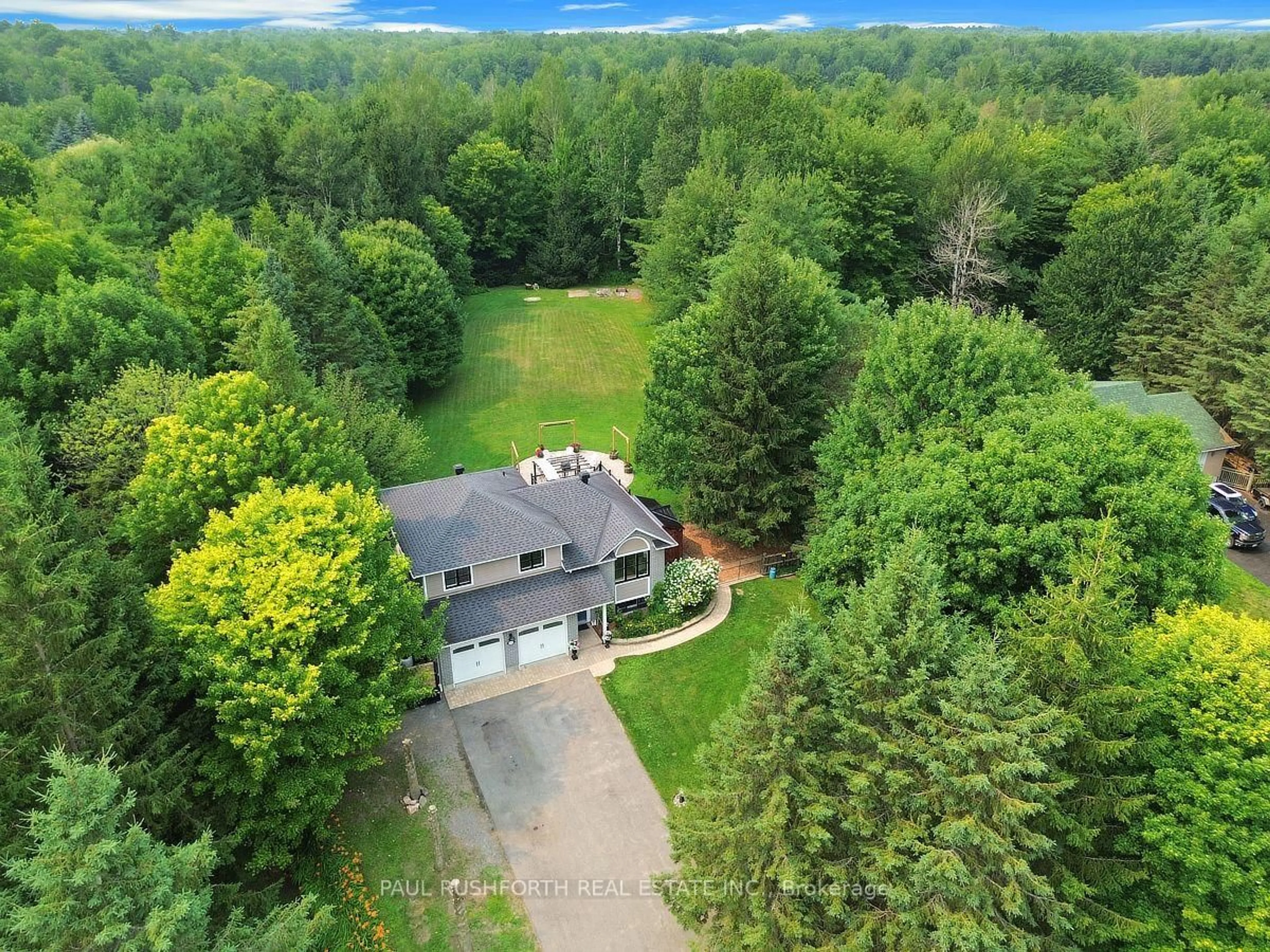 A pic from outside/outdoor area/front of a property/back of a property/a pic from drone, unknown for 137 Oakwood Dr, Clarence-Rockland Ontario K4K 1K9
