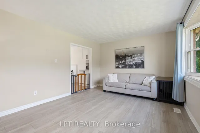 1467 Meadow Rd, Ottawa 5