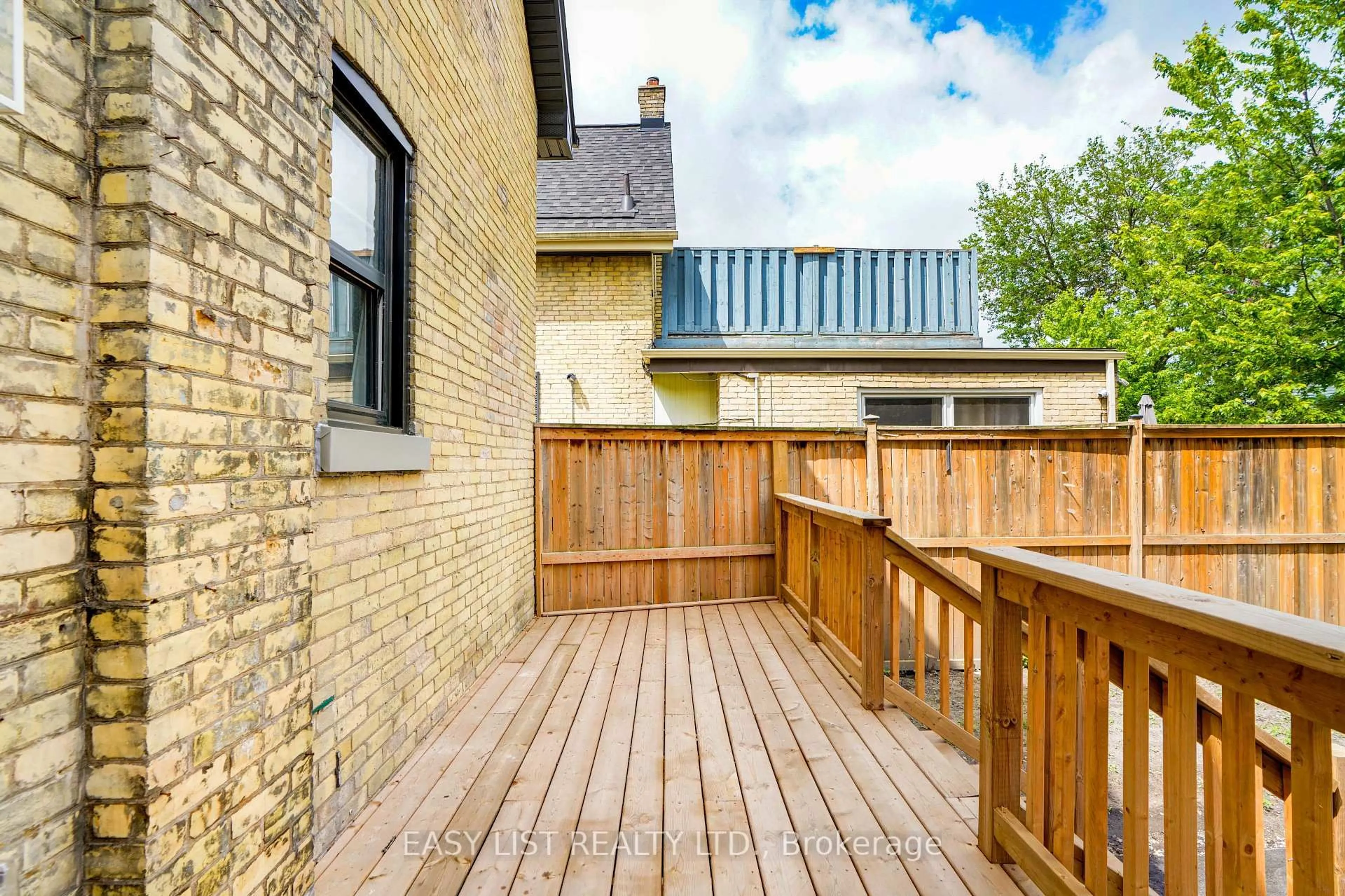 Patio, street for 840 Lorne Ave, London East Ontario N5W 3K8