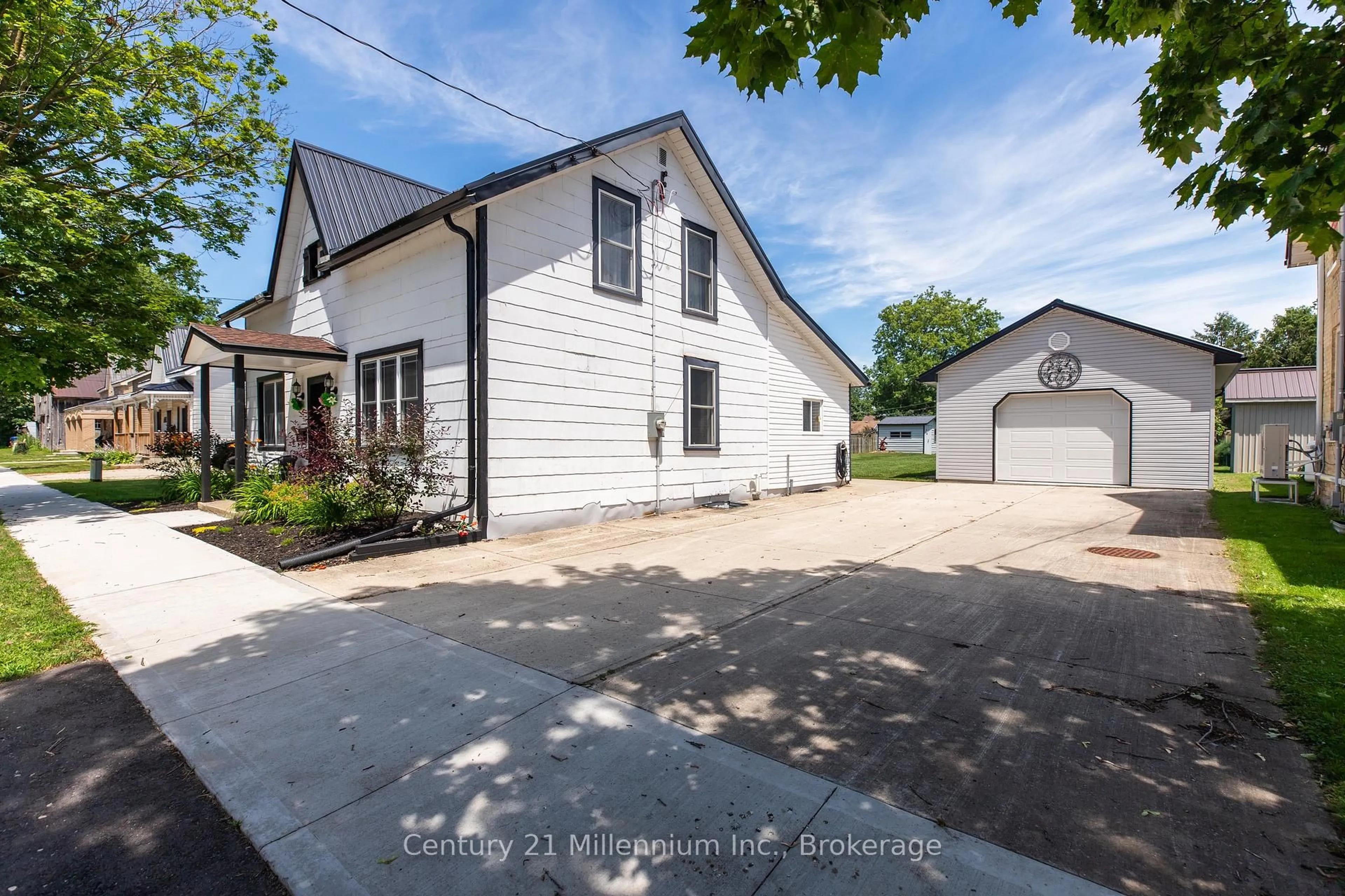 A pic from outside/outdoor area/front of a property/back of a property/a pic from drone, street for 544 Louisa St, West Grey Ontario N0G 1C0