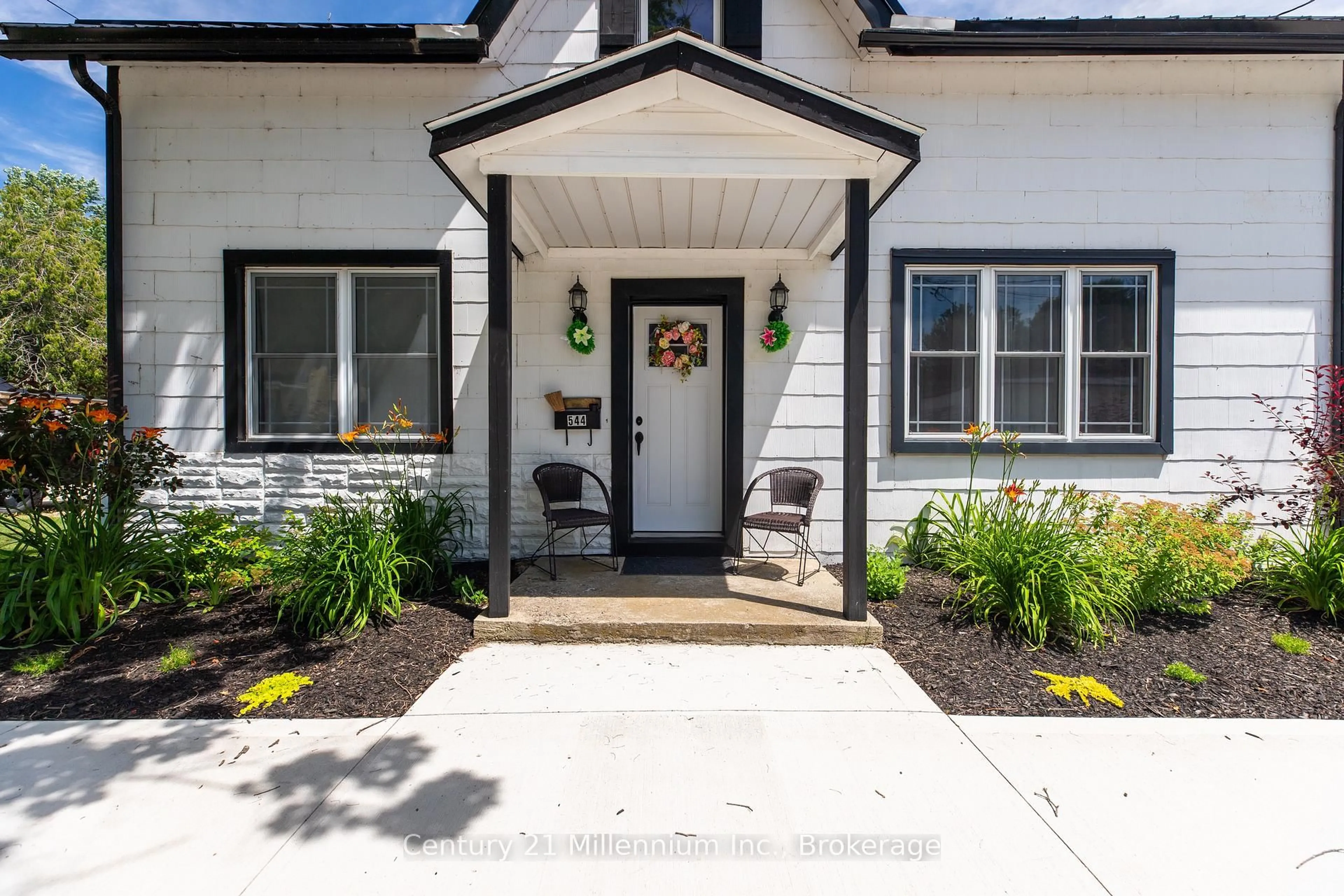 Indoor entryway for 544 Louisa St, West Grey Ontario N0G 1C0