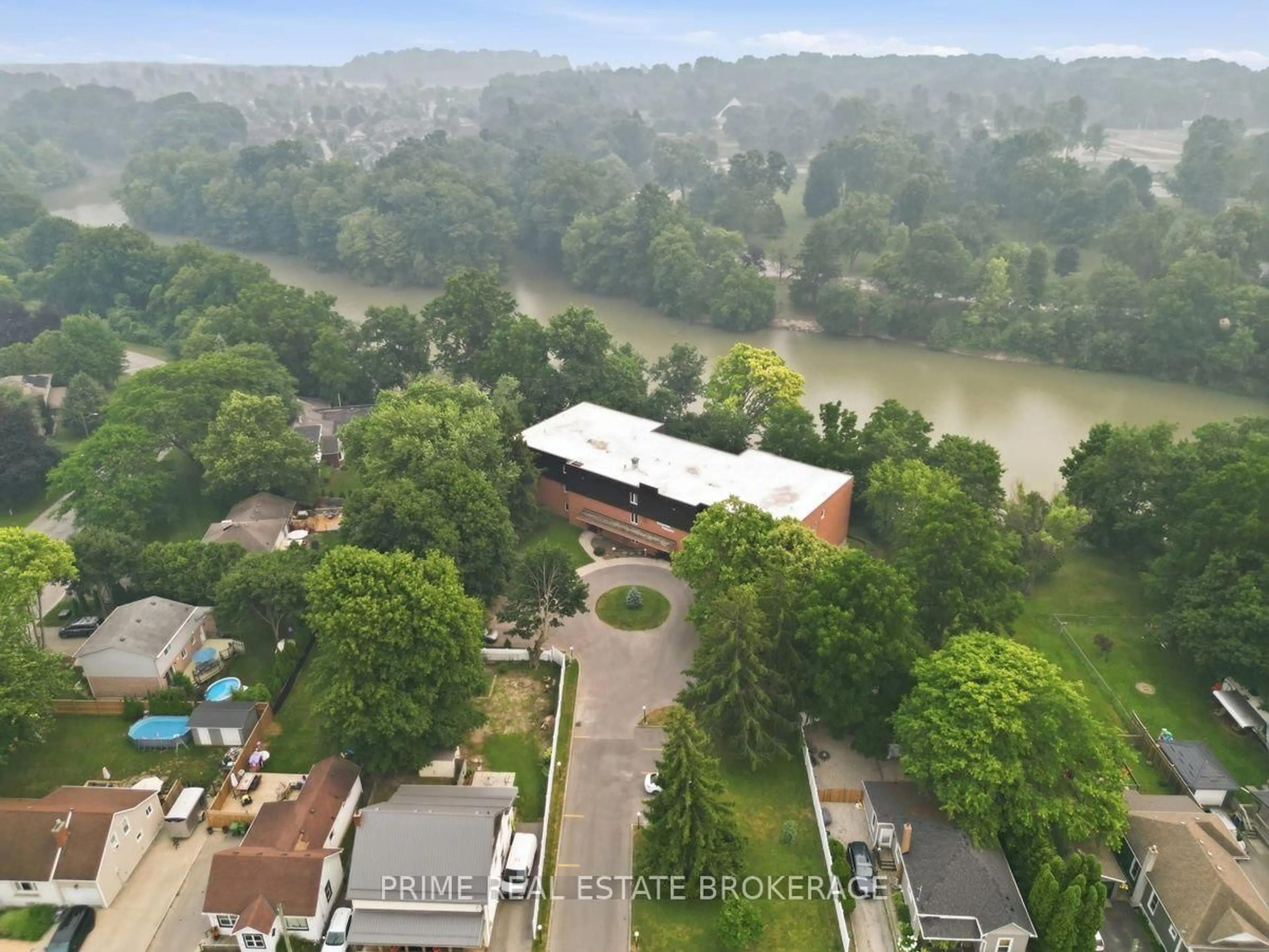 A pic from outside/outdoor area/front of a property/back of a property/a pic from drone, water/lake/river/ocean view for 125 Elm St #3, St. Thomas Ontario N5R 1H9