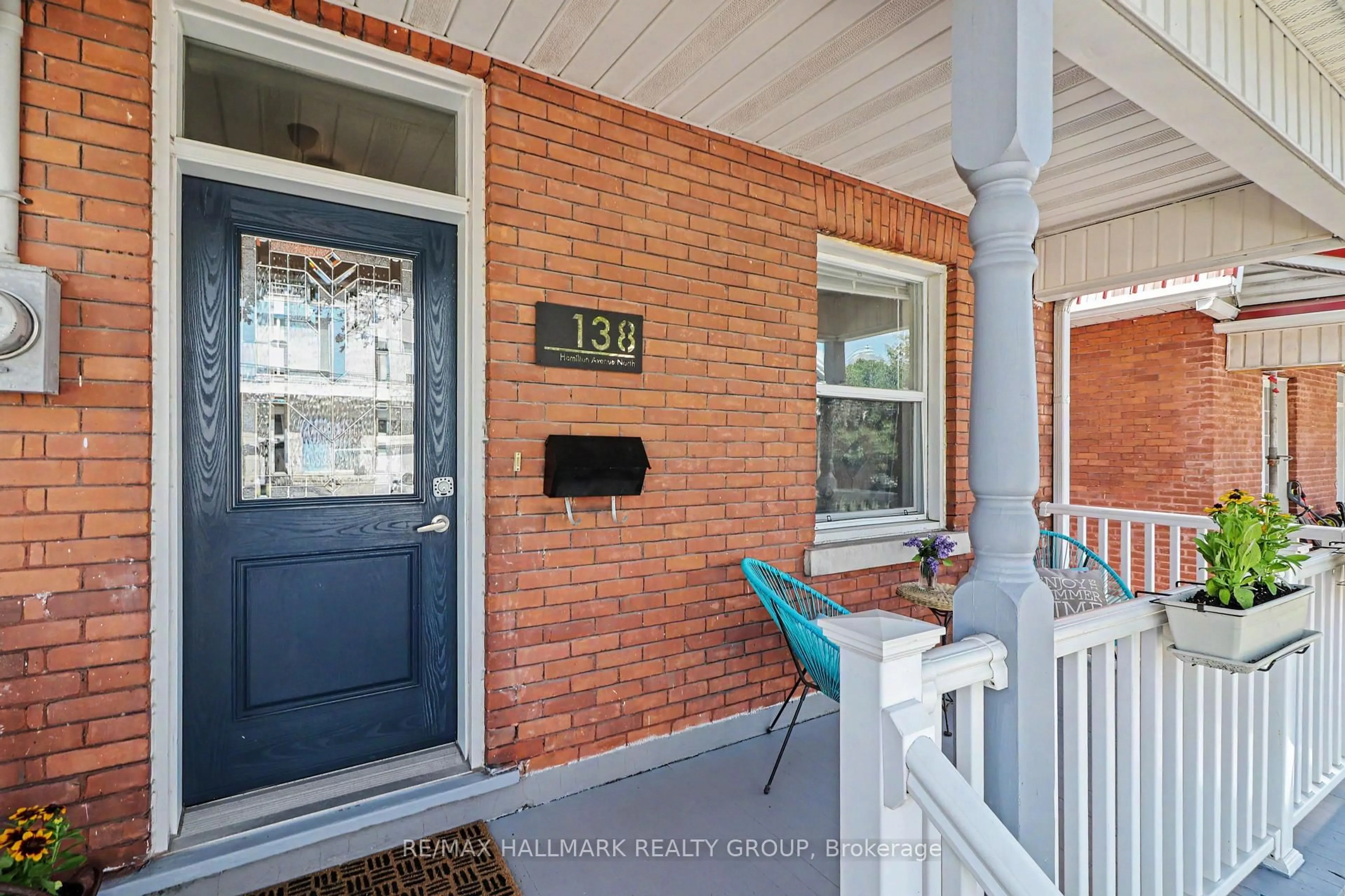 Indoor entryway for 138 Hamilton Ave, Ottawa Ontario K1Y 1C2