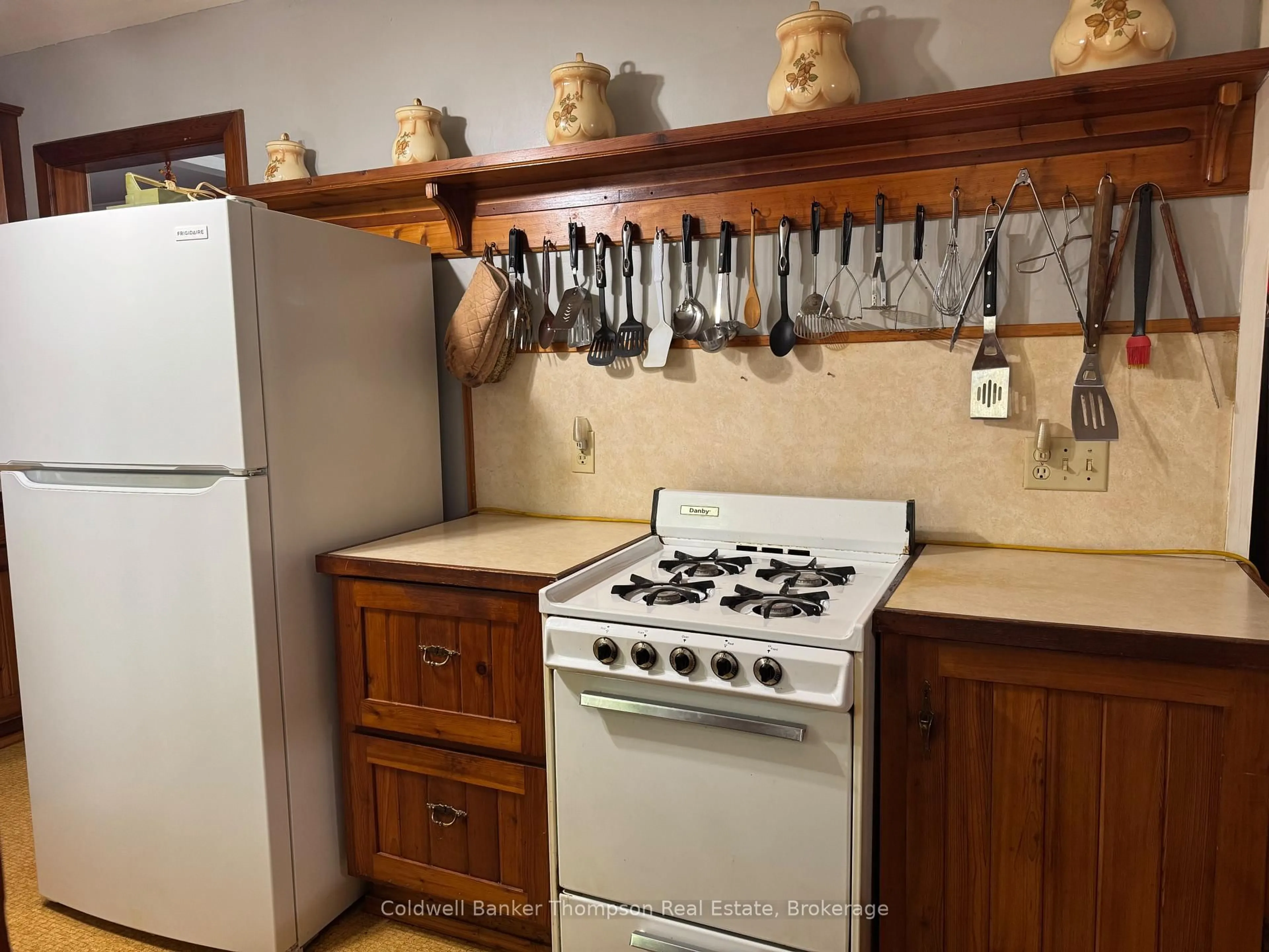 Standard kitchen, unknown for 3664 Highway 518 Highway, McMurrich/Monteith Ontario P0A 1Y0