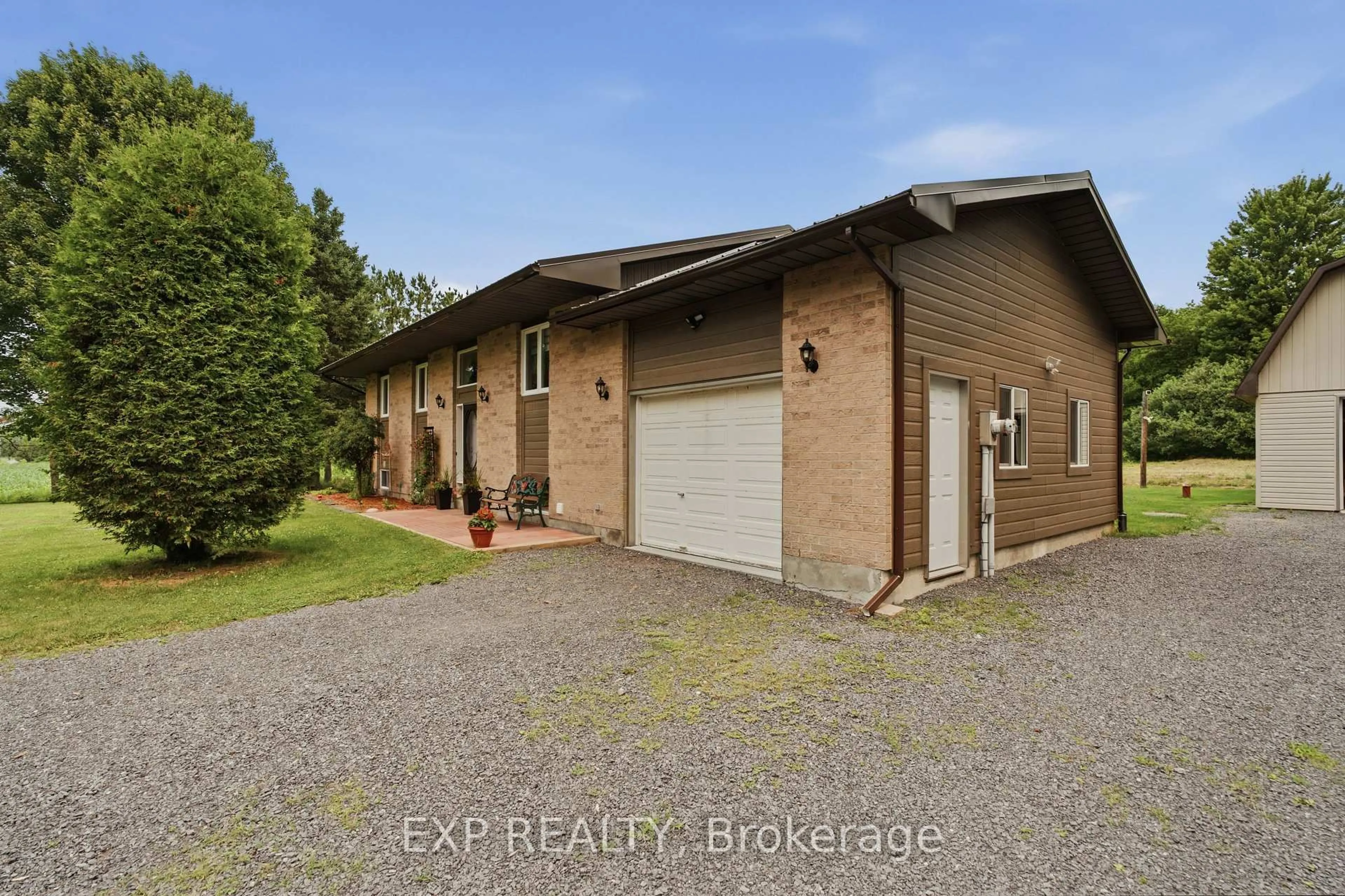 A pic from outside/outdoor area/front of a property/back of a property/a pic from drone, building for 1445 DU LAC Rd, Clarence-Rockland Ontario K0A 3N0