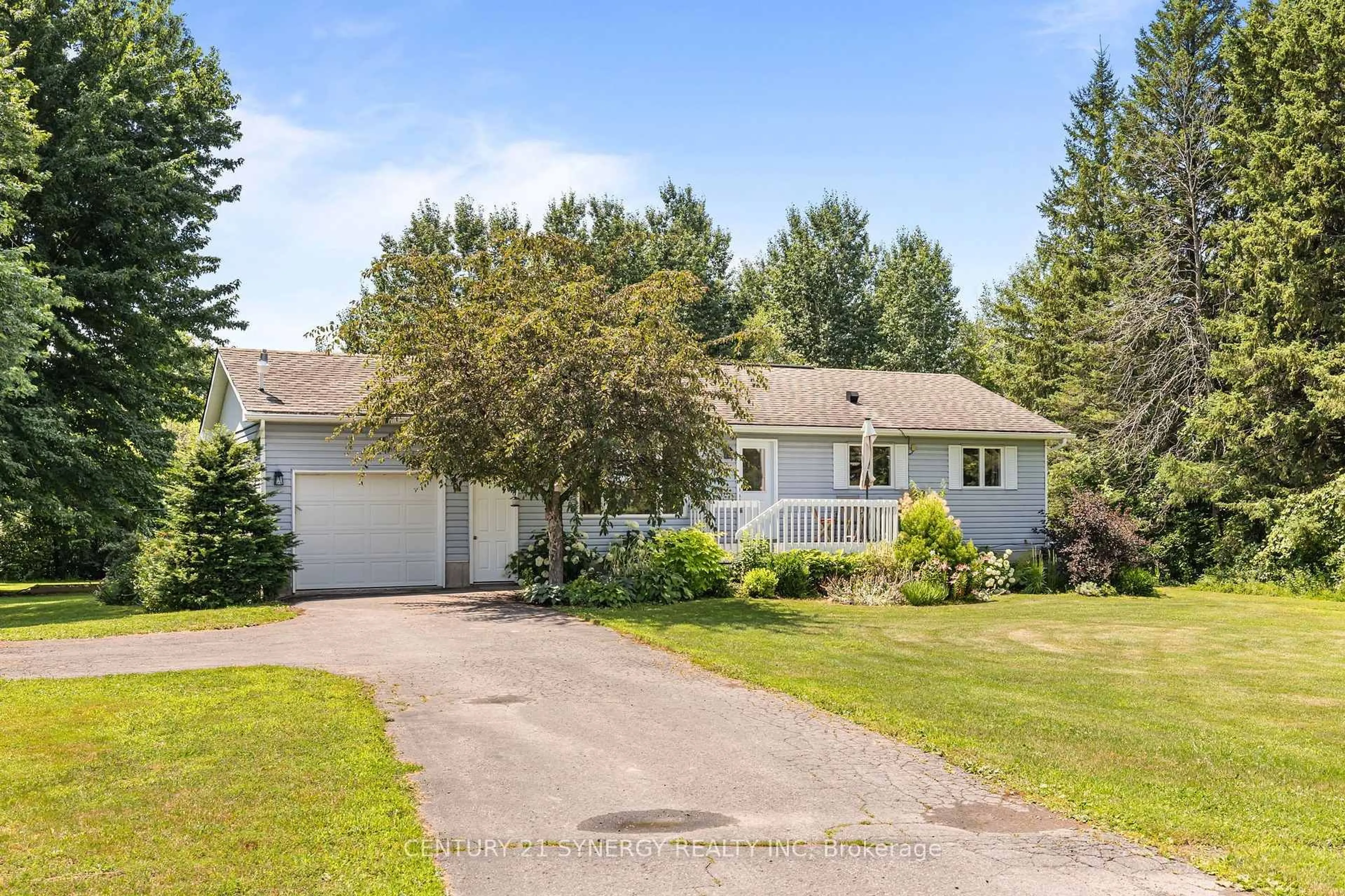 A pic from outside/outdoor area/front of a property/back of a property/a pic from drone, street for 2282 Roxborough Kenyon Boundary Rd, North Stormont Ontario K0C 1T0