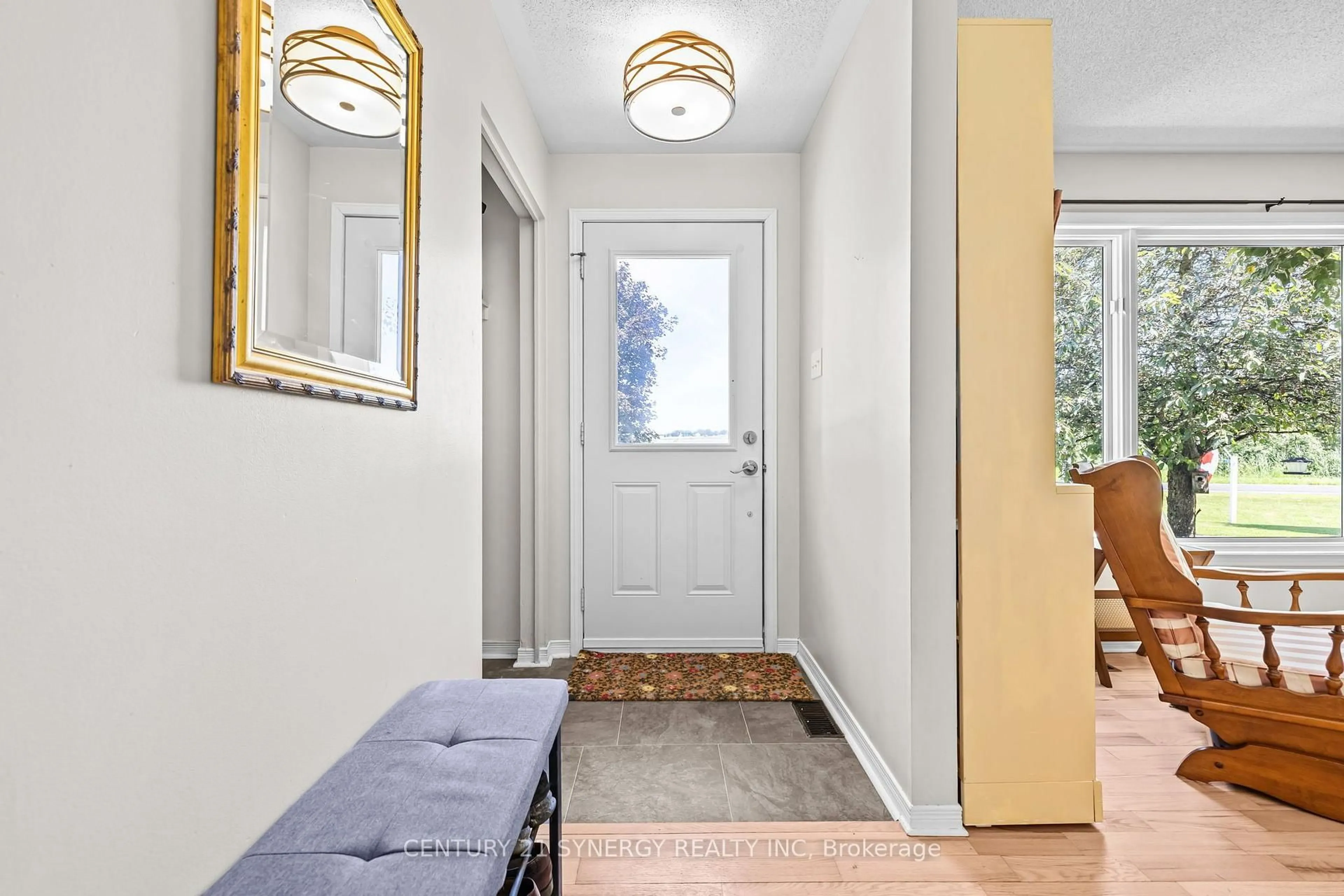Indoor entryway for 2282 Roxborough Kenyon Boundary Rd, North Stormont Ontario K0C 1T0