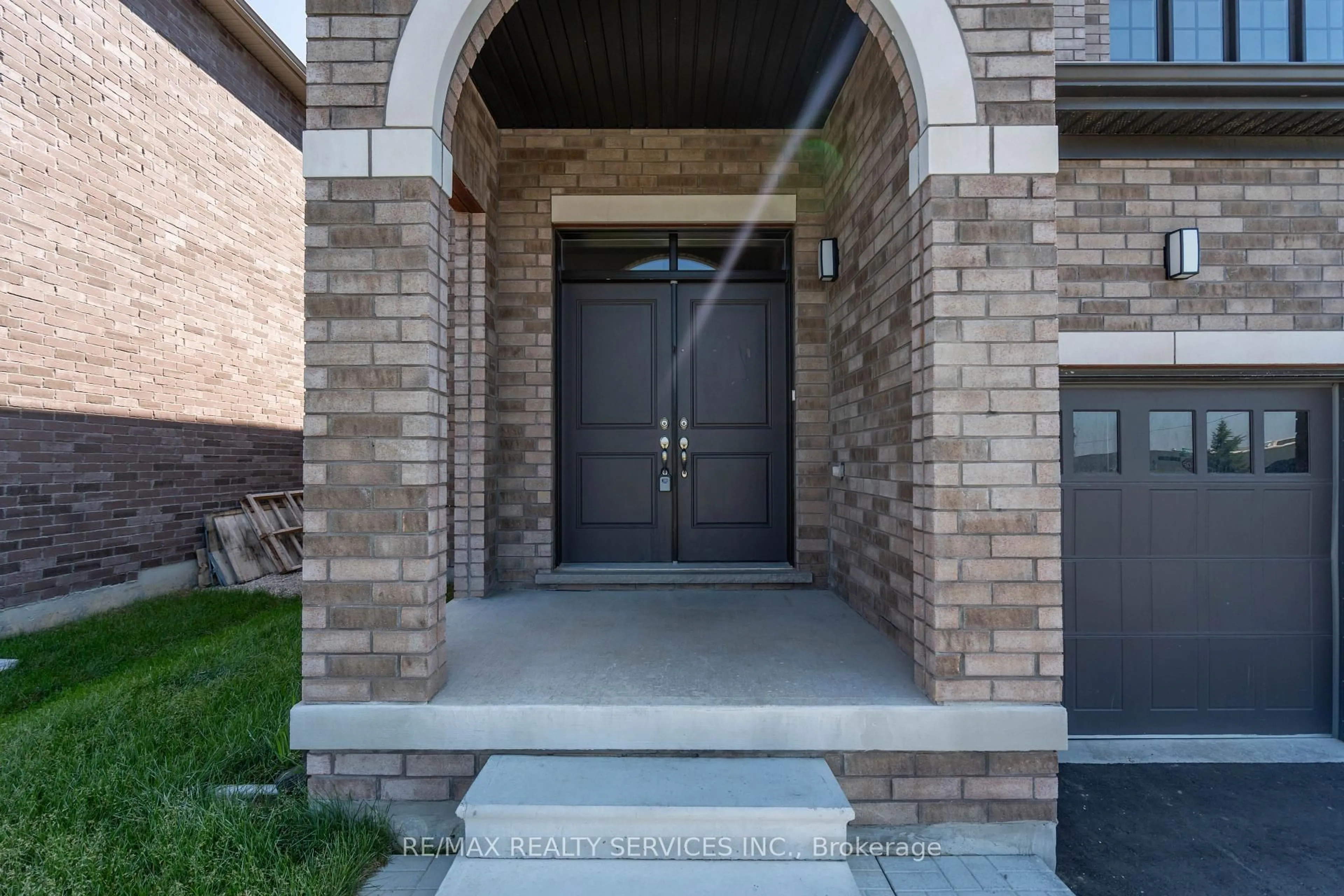 Indoor entryway for 269 dingman St, Wellington North Ontario N0G 1A0