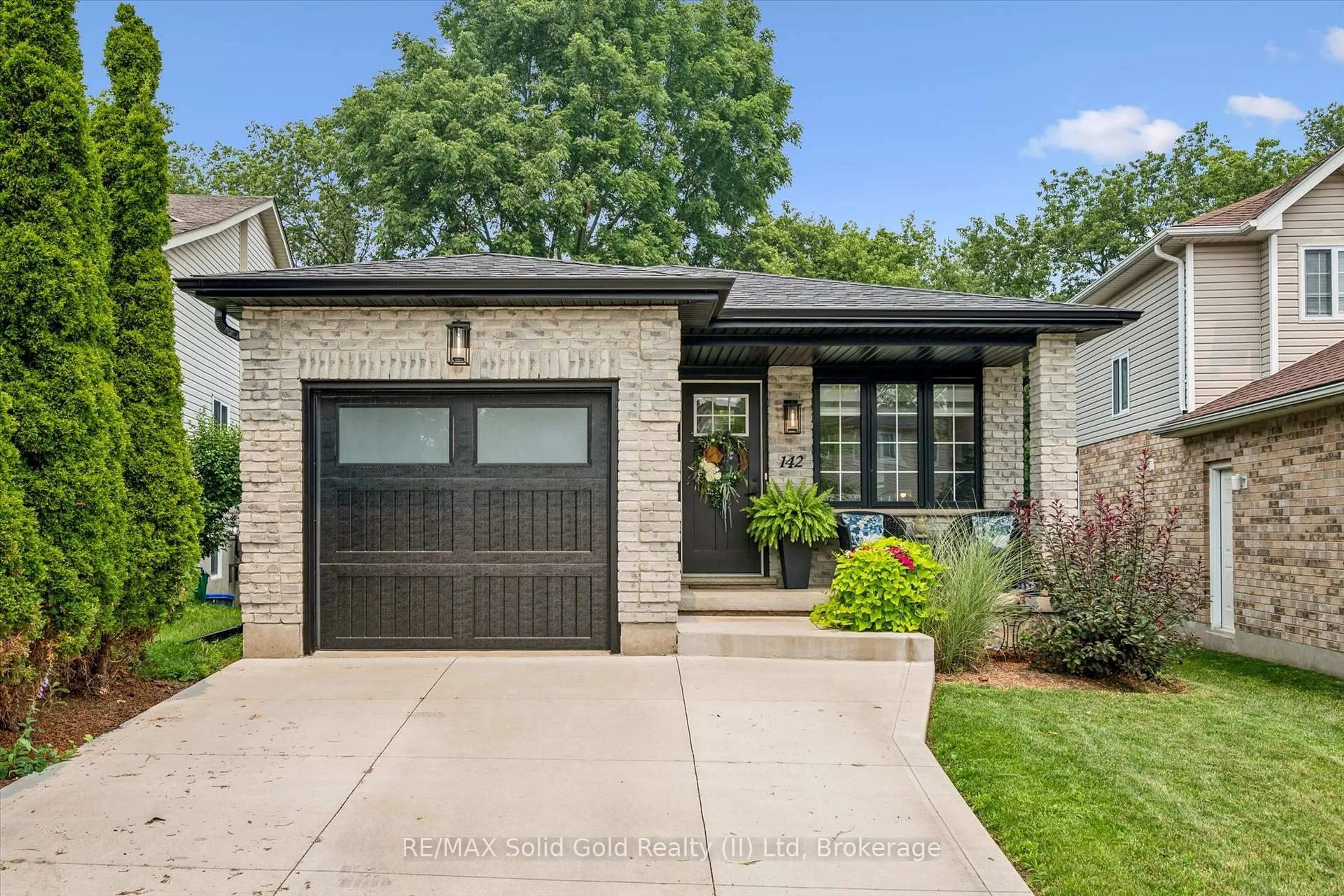 Home with brick exterior material, street for 142 Marl Meadow Dr, Kitchener Ontario N2R 1L3