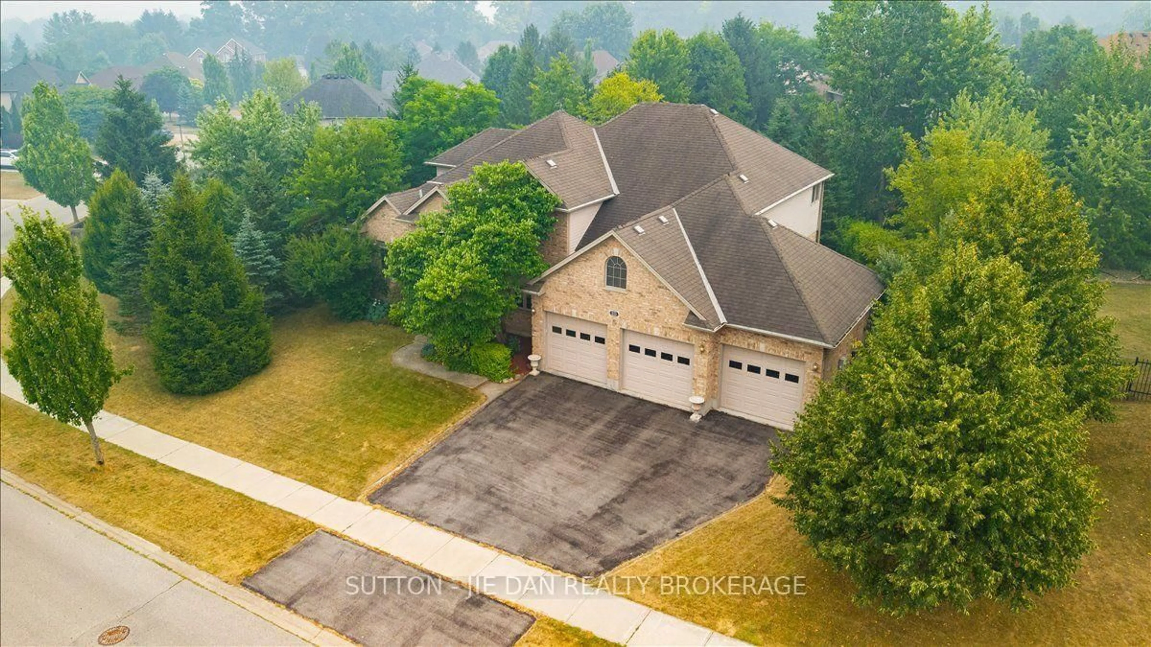 A pic from outside/outdoor area/front of a property/back of a property/a pic from drone, unknown for 20 EARLSCOURT Terr, Middlesex Centre Ontario N0L 1R0