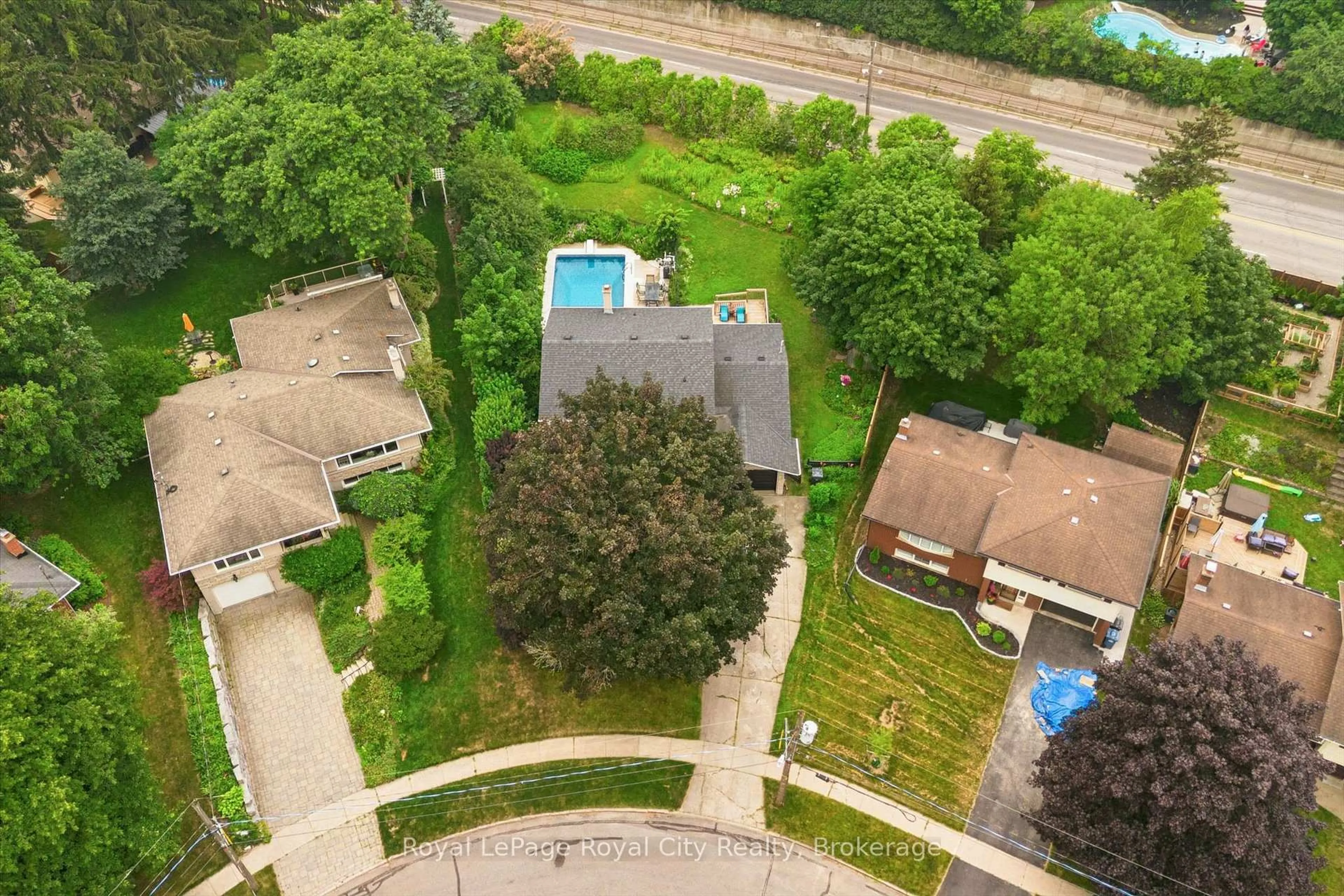 A pic from outside/outdoor area/front of a property/back of a property/a pic from drone, unknown for 30 Westminster Ave, Guelph Ontario N1E 4C1