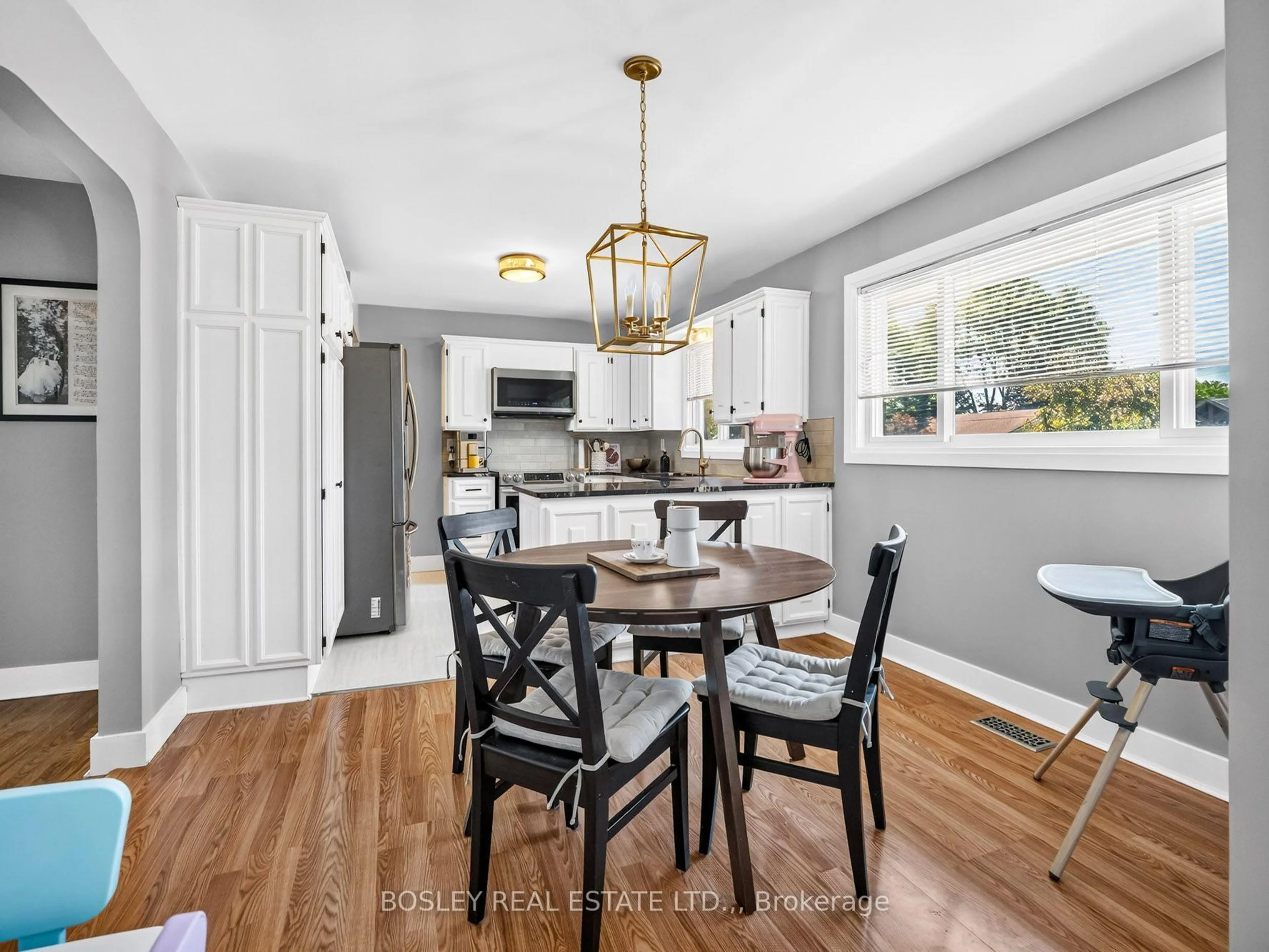 Open concept kitchen, wood/laminate floor for 42 Lindel Cres, Welland Ontario L3C 3S3