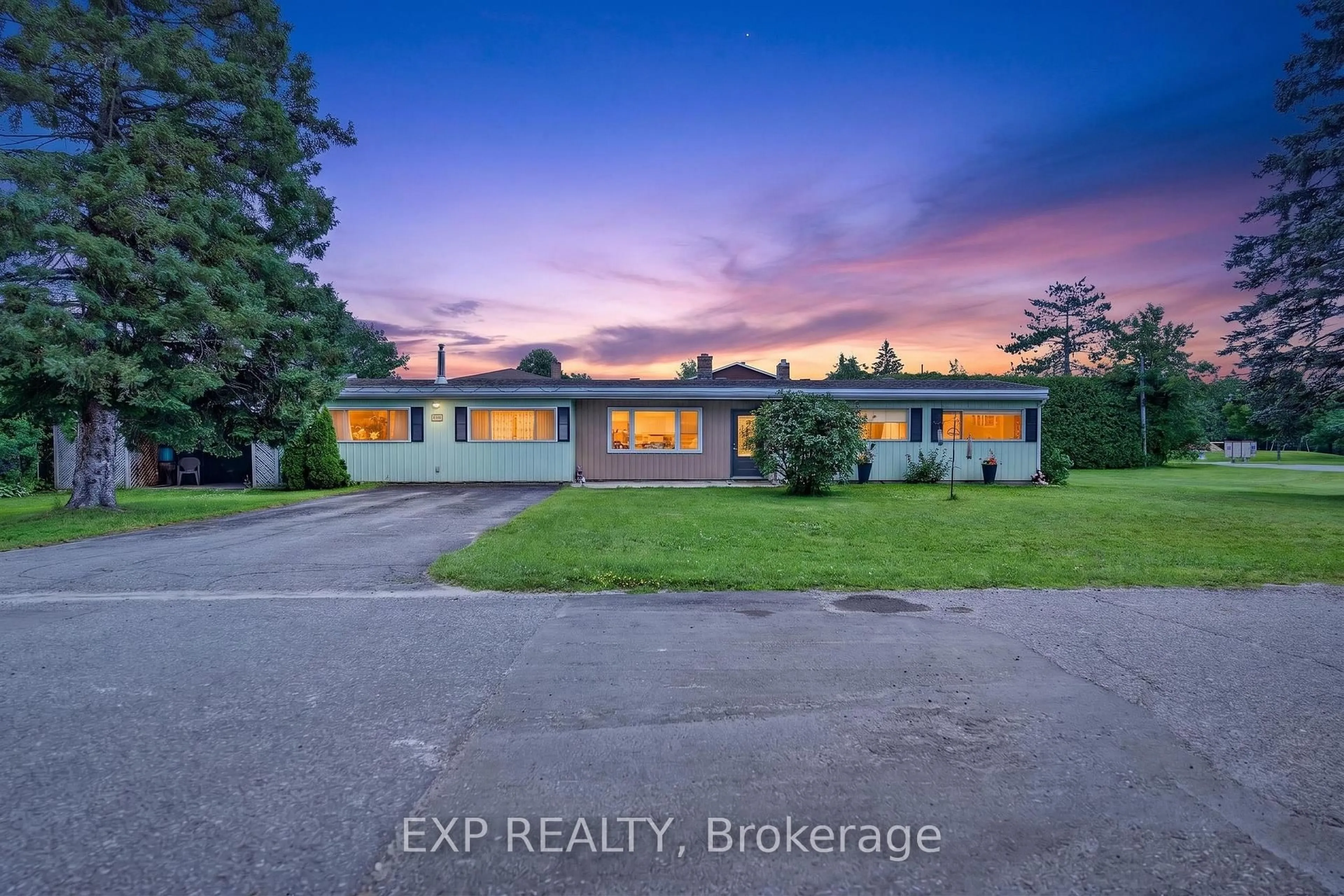A pic from outside/outdoor area/front of a property/back of a property/a pic from drone, unknown for 1340 Mory St, Ottawa Ontario K1T 1C9