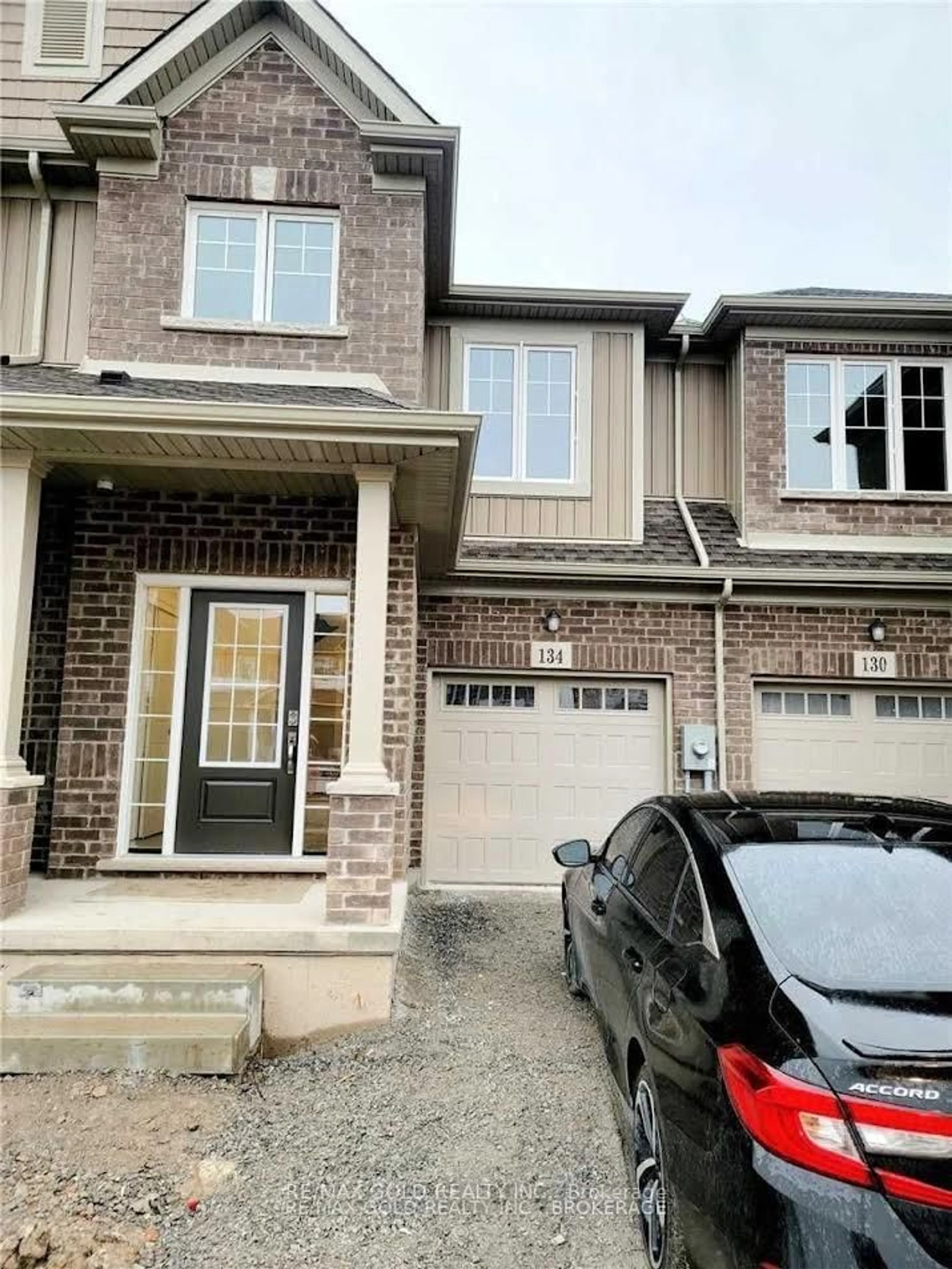 Home with brick exterior material, street for 134 Sycamore St, Welland Ontario L3C 0H9