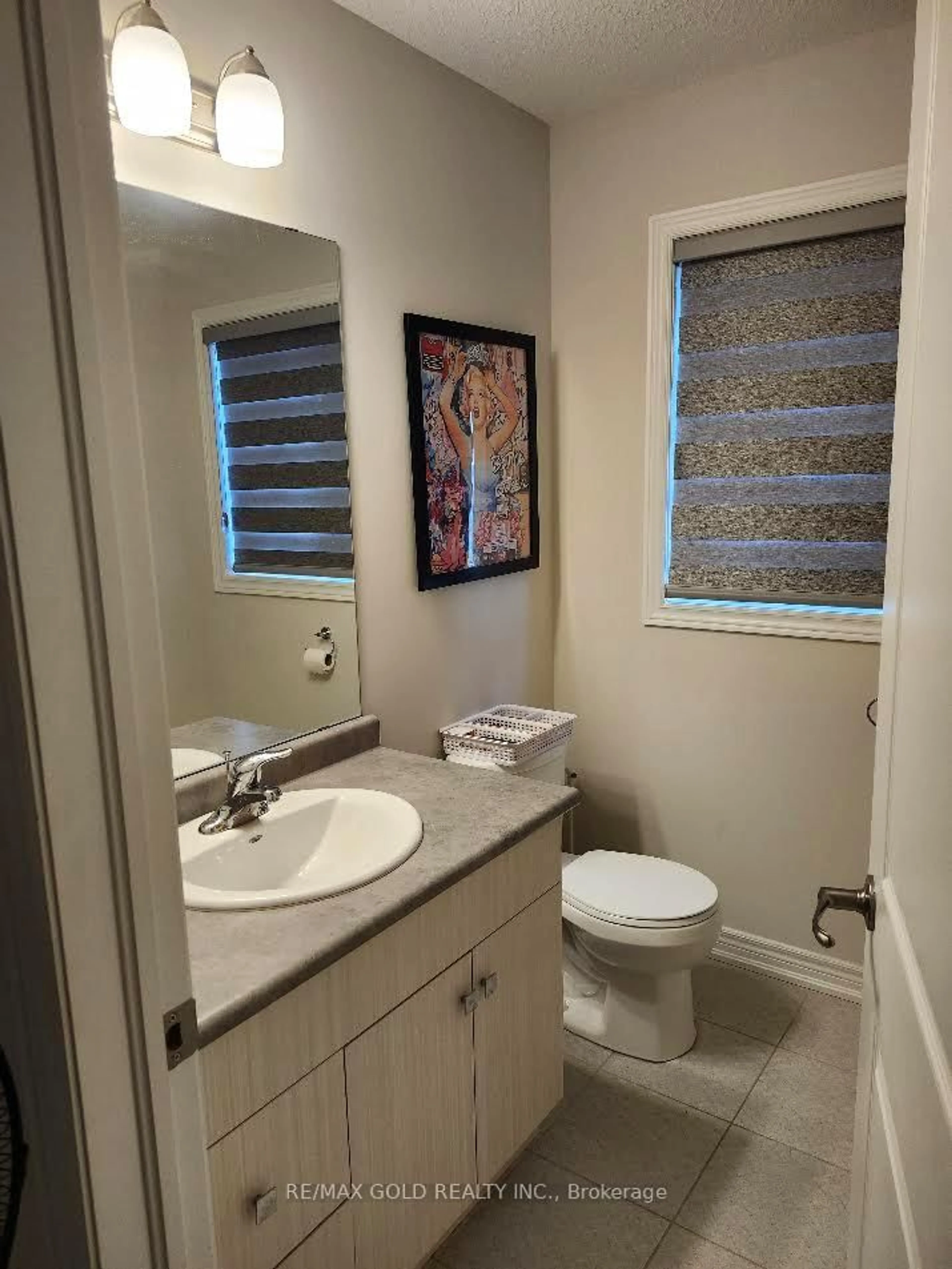 Standard bathroom, unknown for 134 Sycamore St, Welland Ontario L3C 0H9