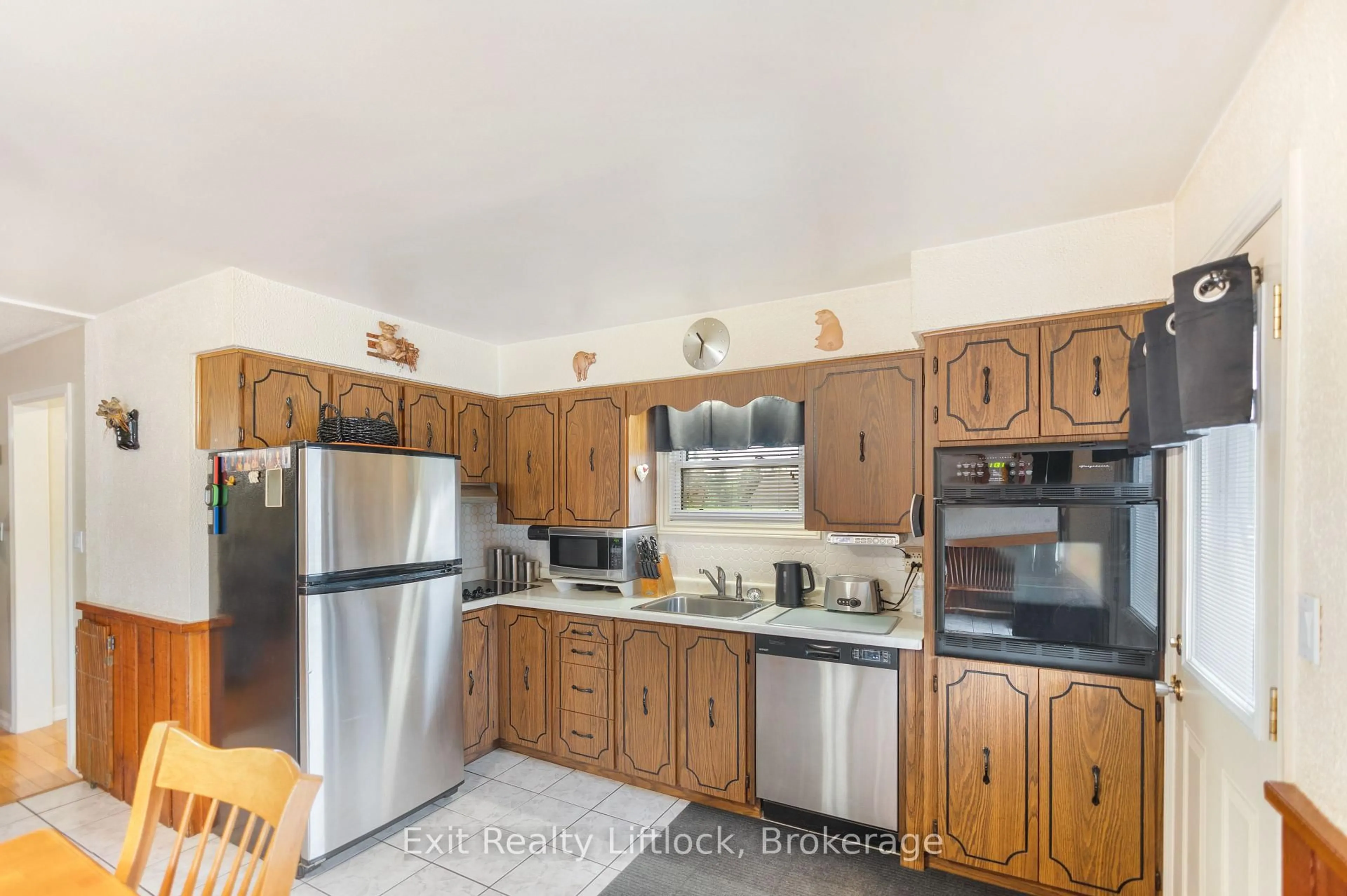 Standard kitchen, unknown for 2 Edgewood Ave, Douro-Dummer Ontario K9L 1V5