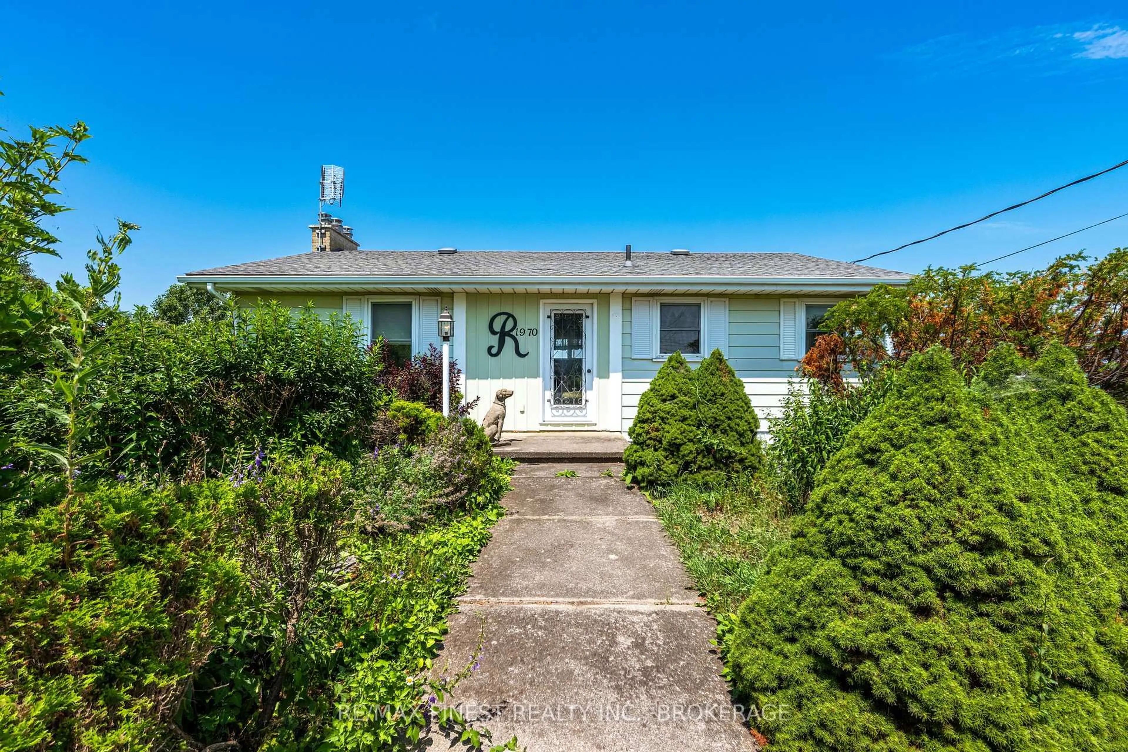 A pic from outside/outdoor area/front of a property/back of a property/a pic from drone, street for 396 HIGHWAY 96, Wolfe Island Ontario K0H 2Y0
