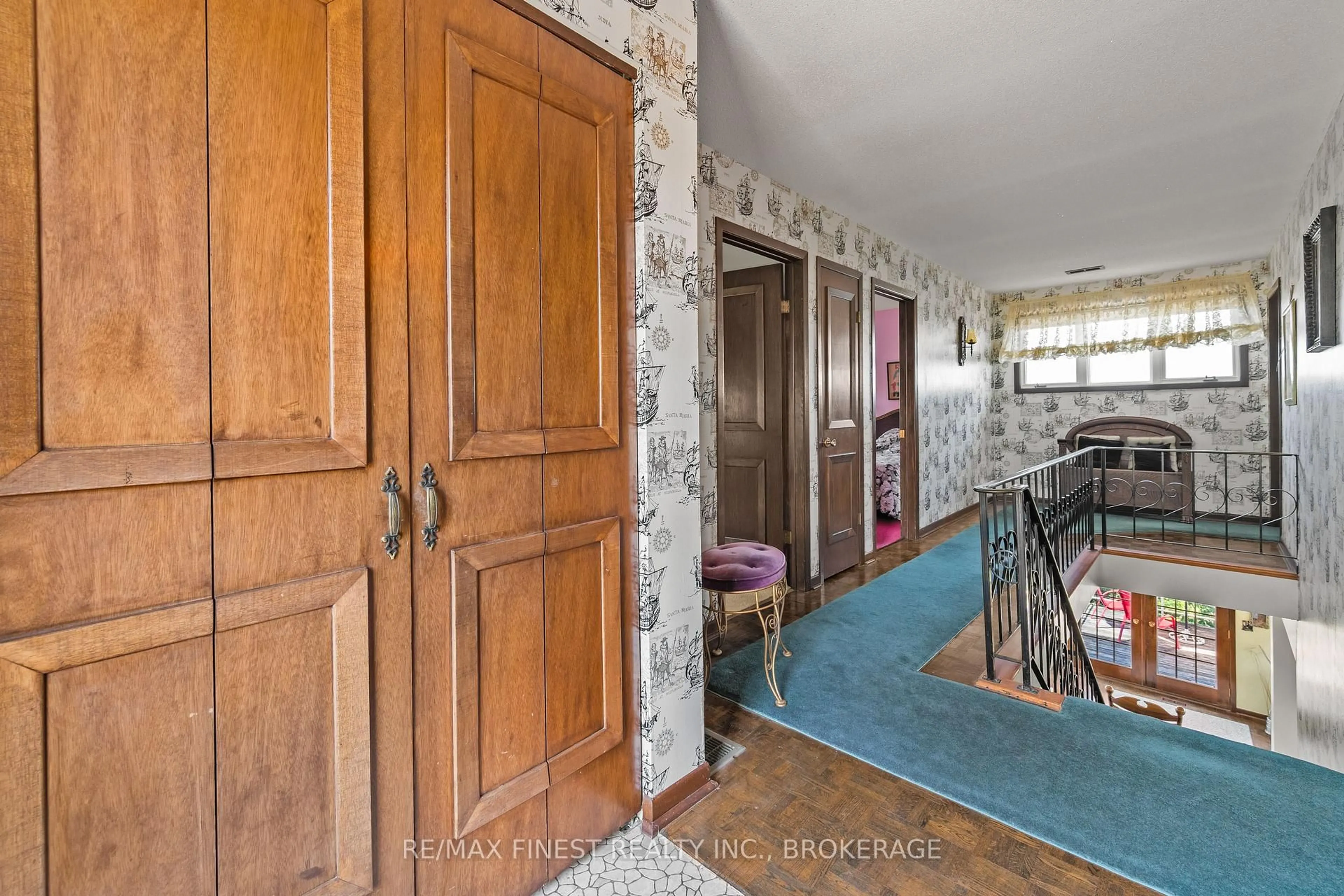 Indoor foyer for 396 HIGHWAY 96, Wolfe Island Ontario K0H 2Y0