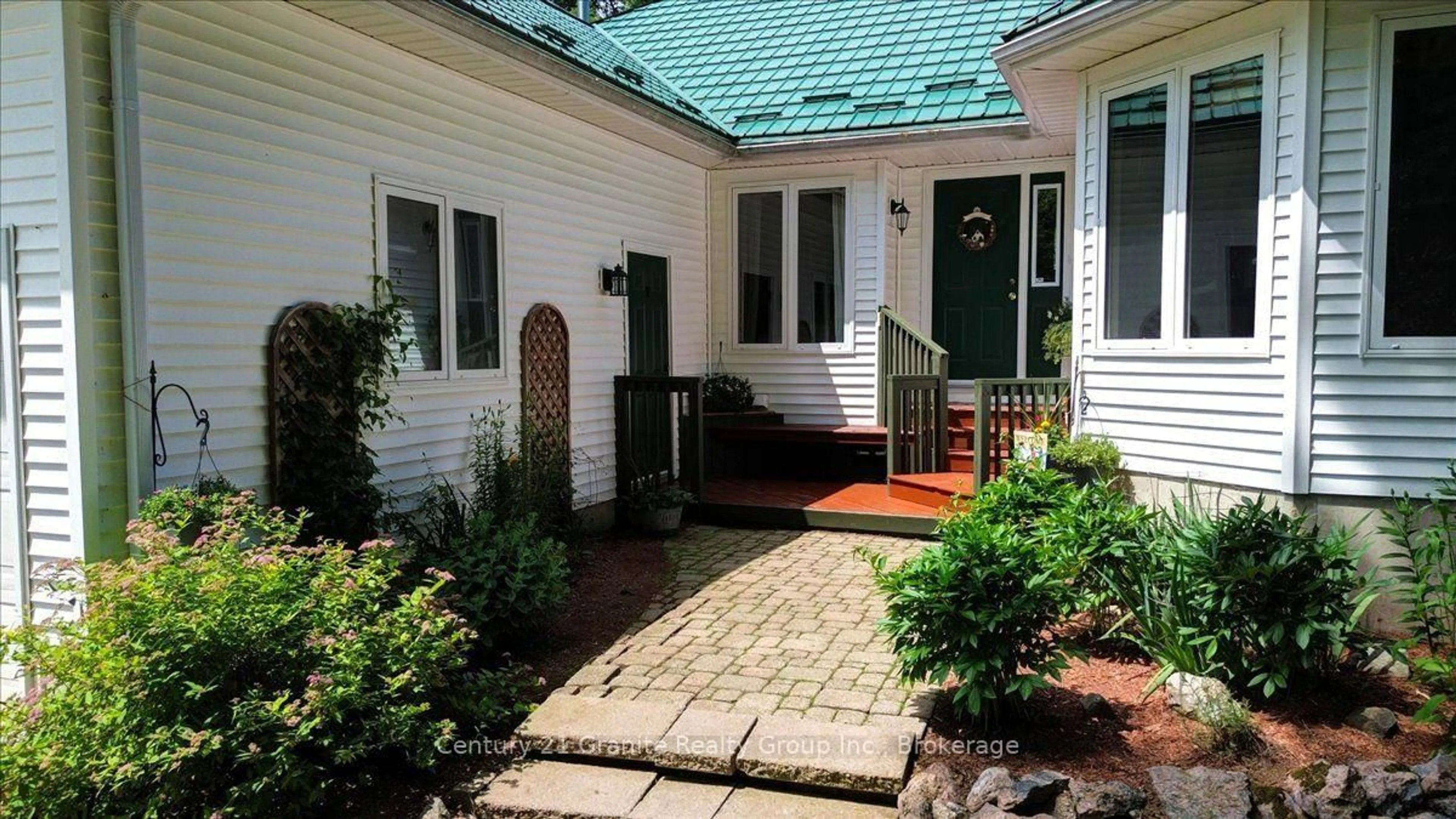 Patio, street for 1132 Irish Line Rd, Dysart et al Ontario K0M 1S0