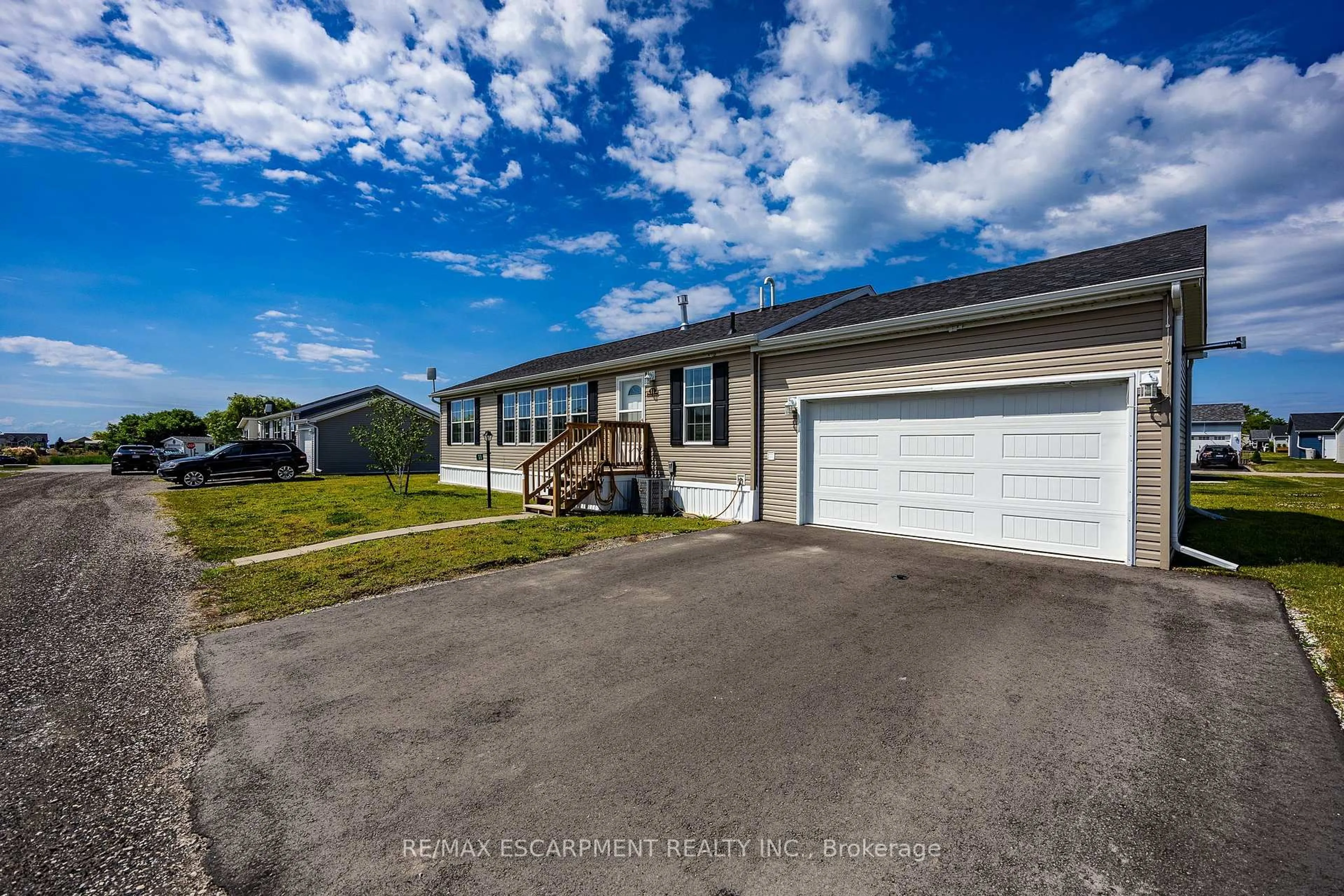 A pic from outside/outdoor area/front of a property/back of a property/a pic from drone, water/lake/river/ocean view for 11 Hickory Hllw, Haldimand Ontario N0A 1P0