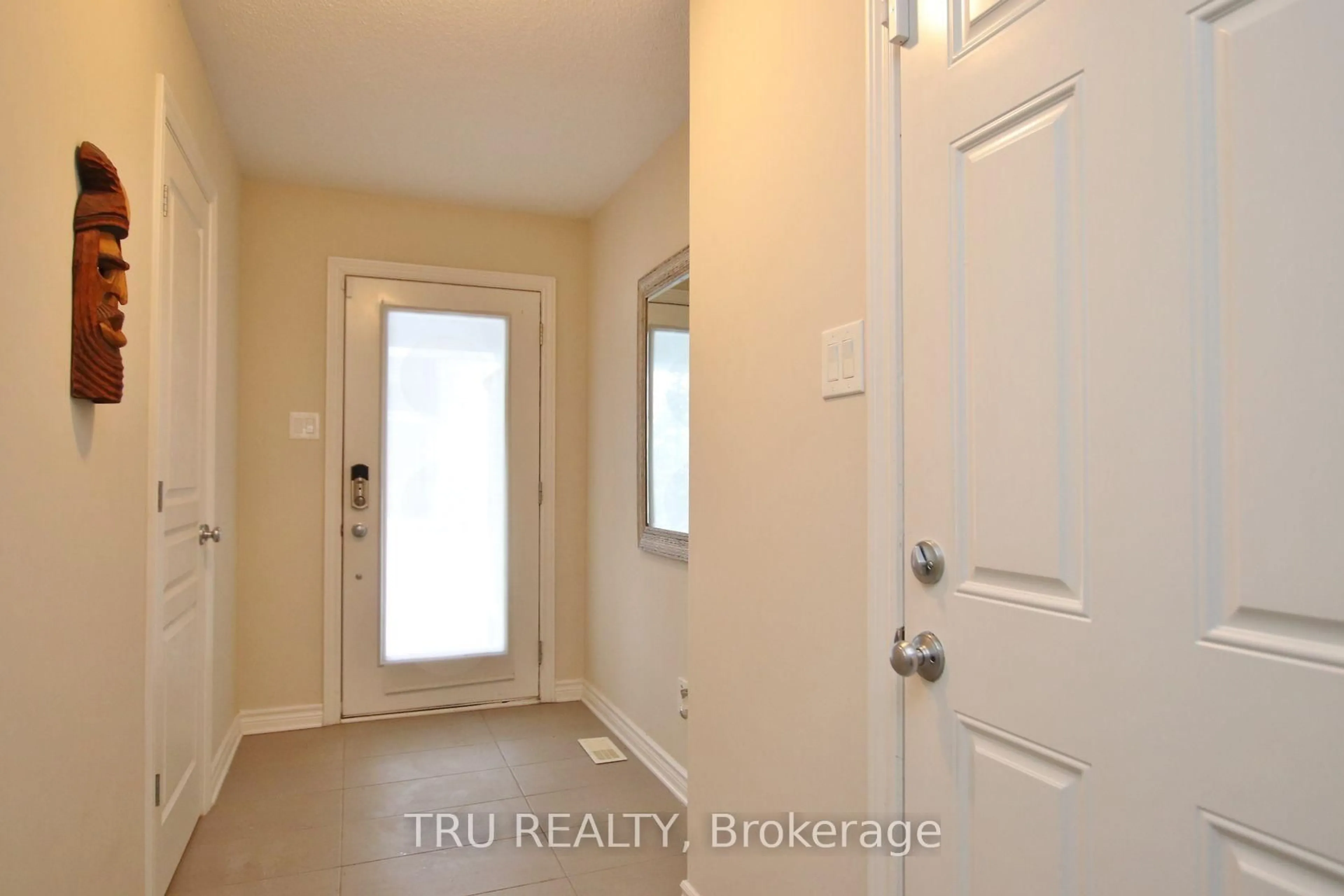 Indoor entryway for 304 Malmo Private, Ottawa Ontario K4M 0E2