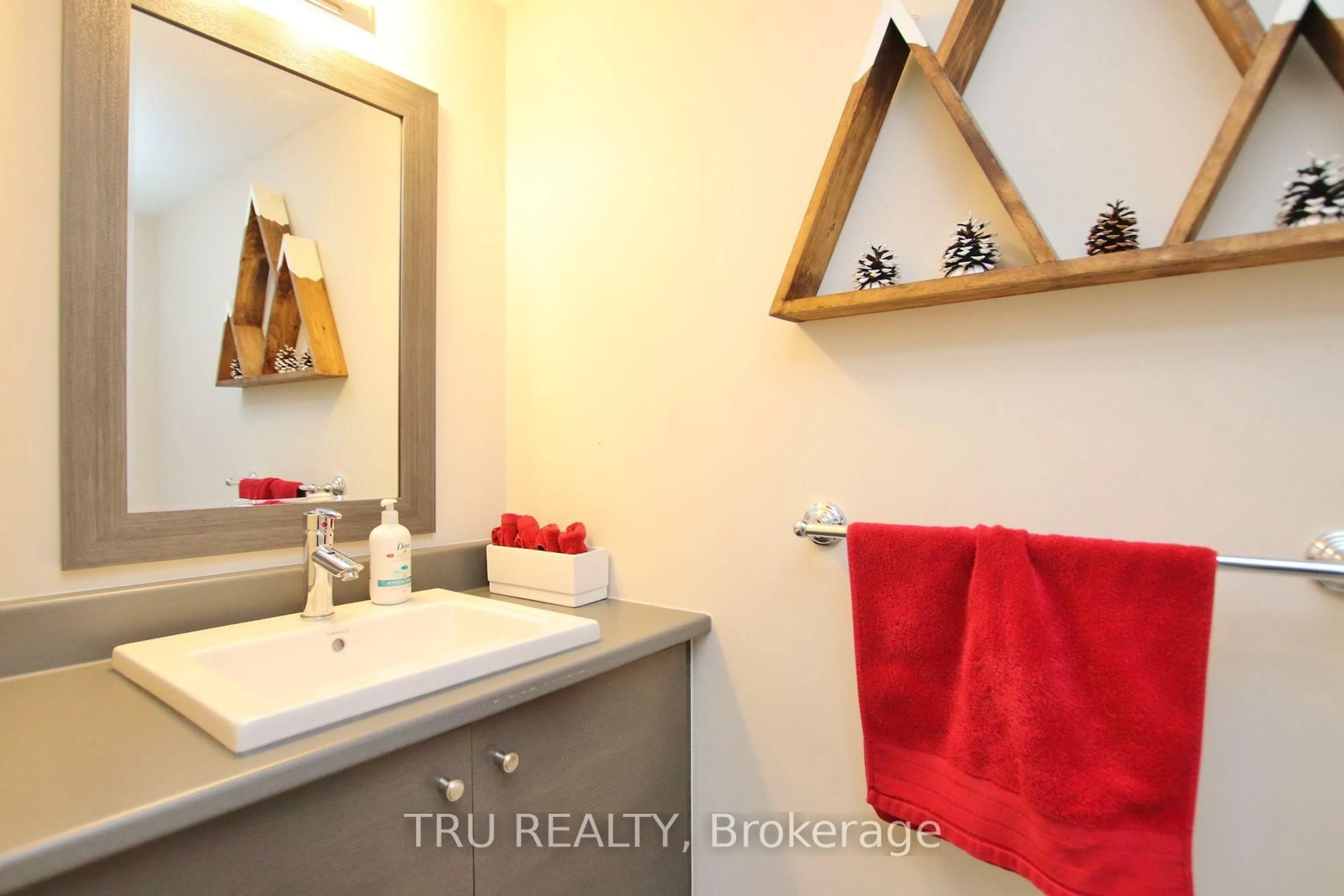 Contemporary bathroom, ceramic/tile floor for 304 Malmo Private, Ottawa Ontario K4M 0E2