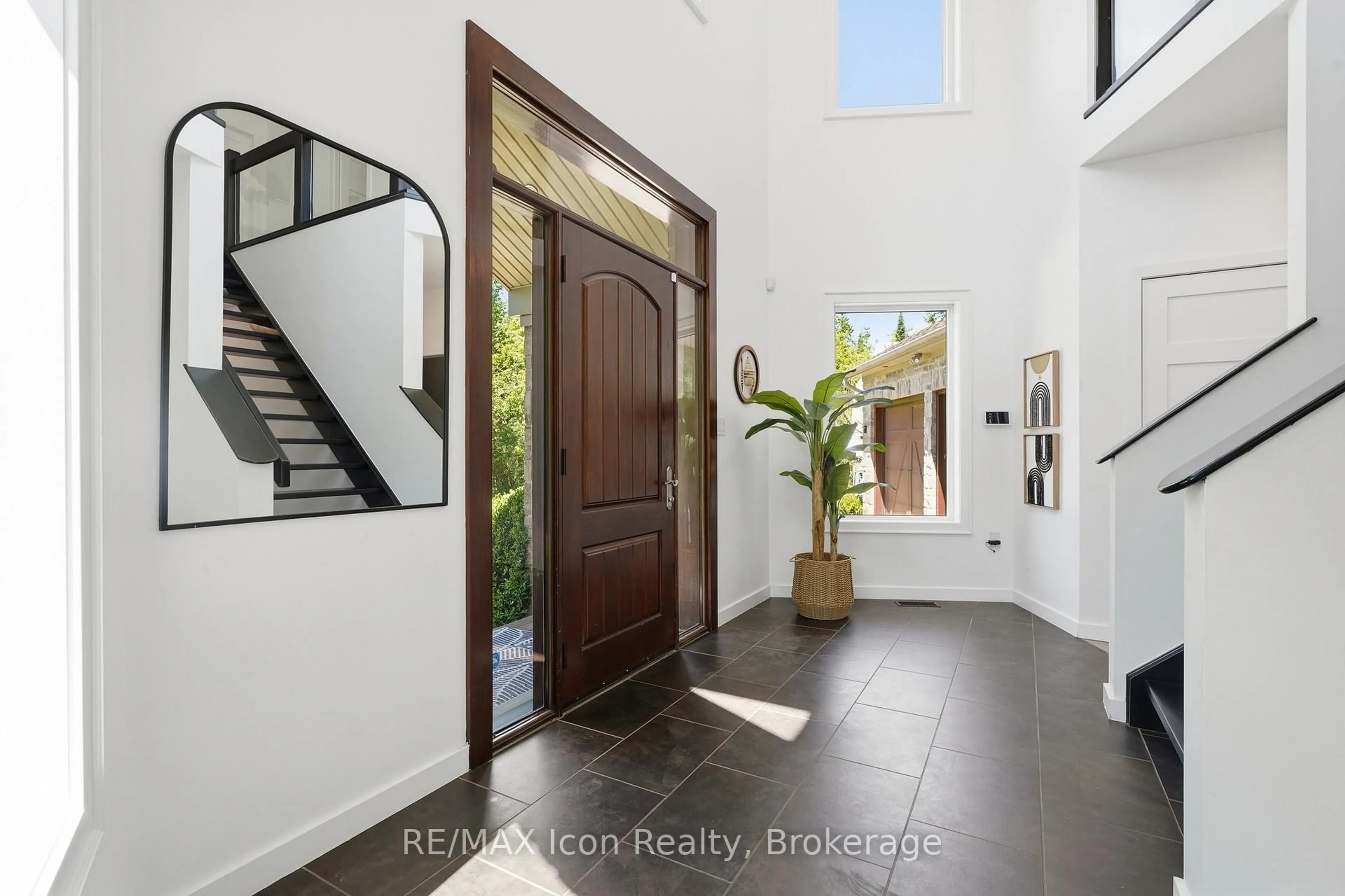 Indoor entryway for 5779 Third Line, Guelph/Eramosa Ontario N0B 2K0