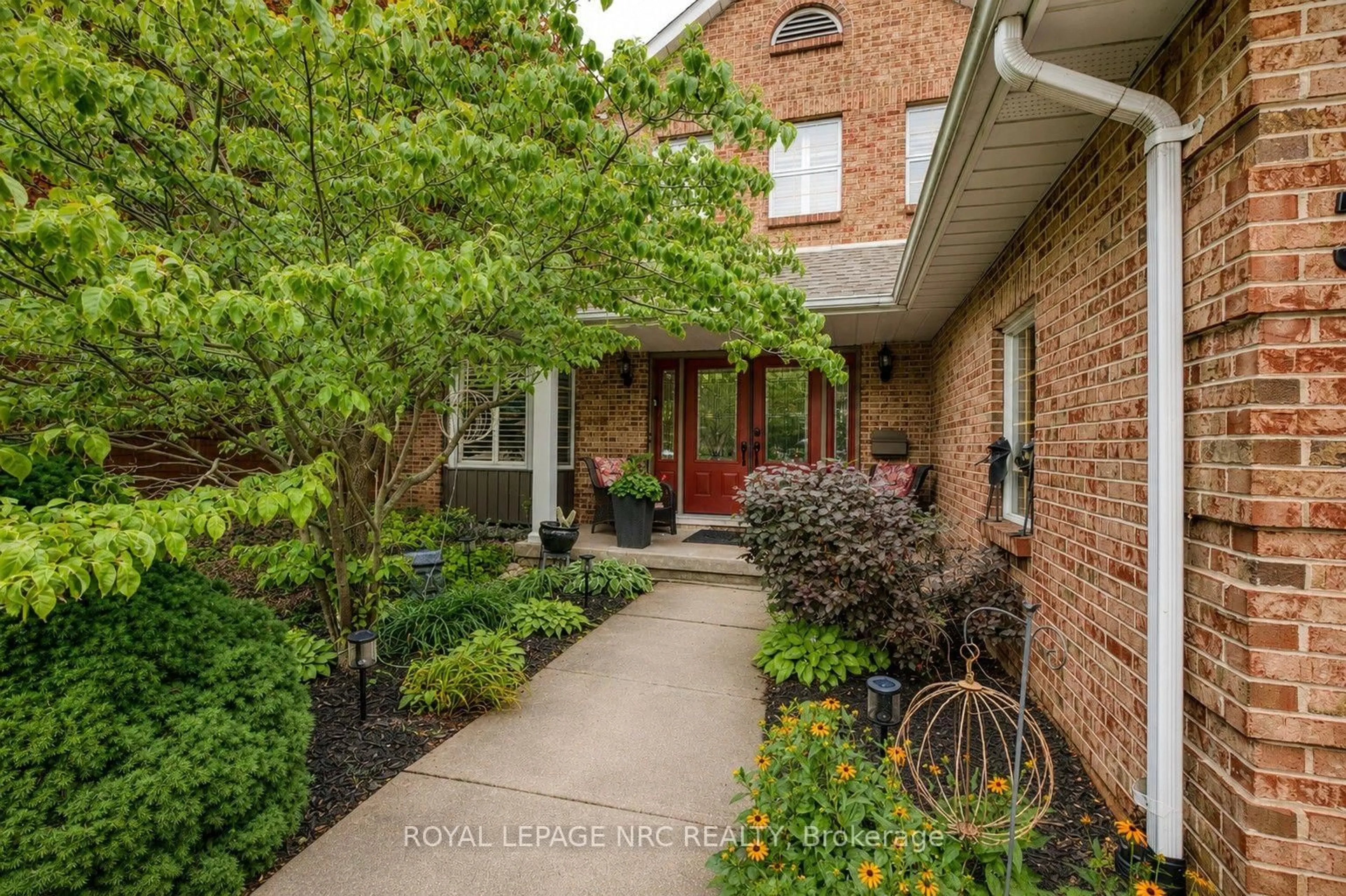 Home with brick exterior material, street for 3 Greenvale Crt, Pelham Ontario L3E 0C5