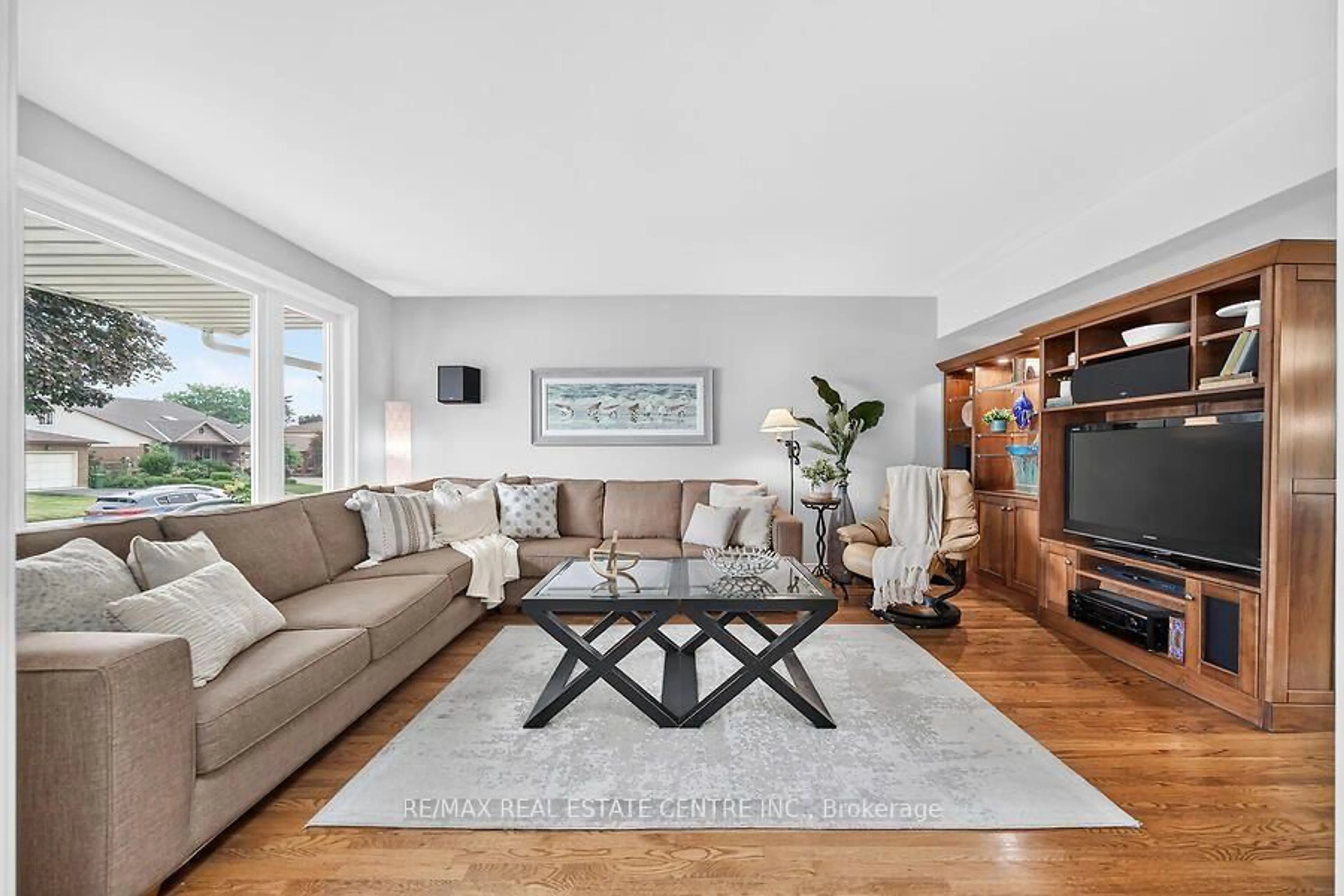 Living room with furniture, unknown for 30 Carriagegate Dr, Hamilton Ontario L8V 5A7