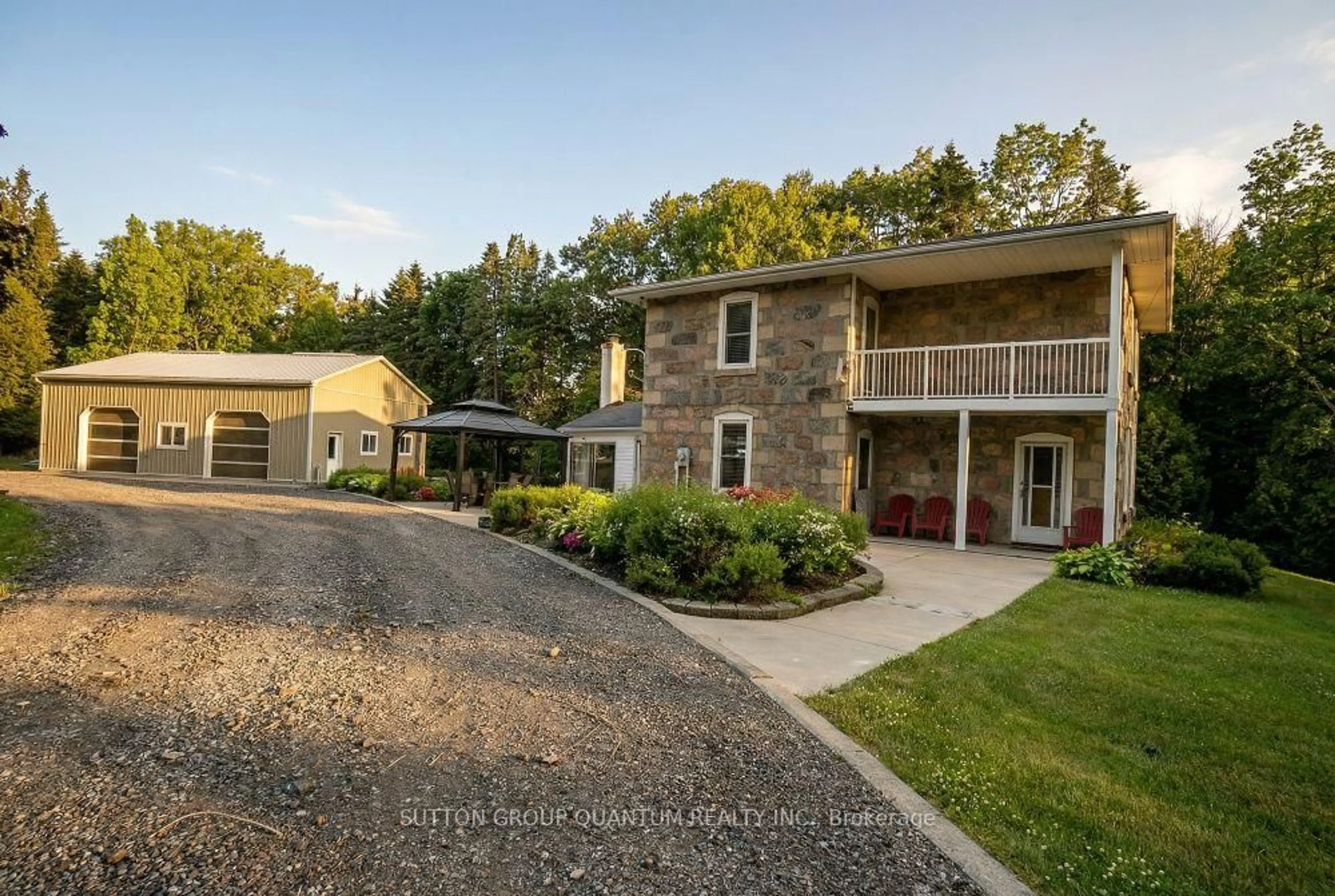 A pic from outside/outdoor area/front of a property/back of a property/a pic from drone, street for 5354 Fifth Line, Erin Ontario N0B 1T0