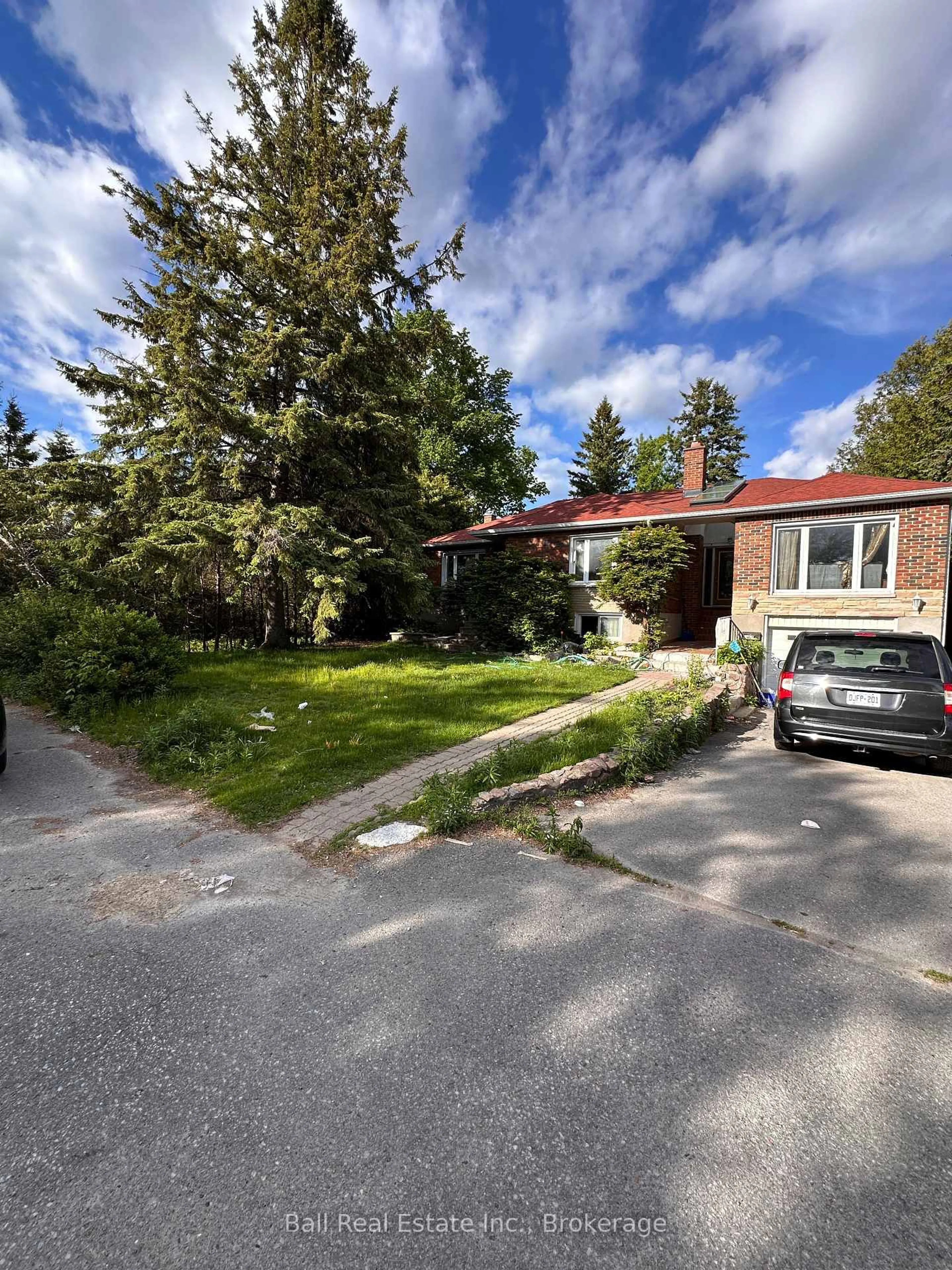 A pic from outside/outdoor area/front of a property/back of a property/a pic from drone, street for 10 Arthur Ave, Peterborough Ontario K9J 5X5