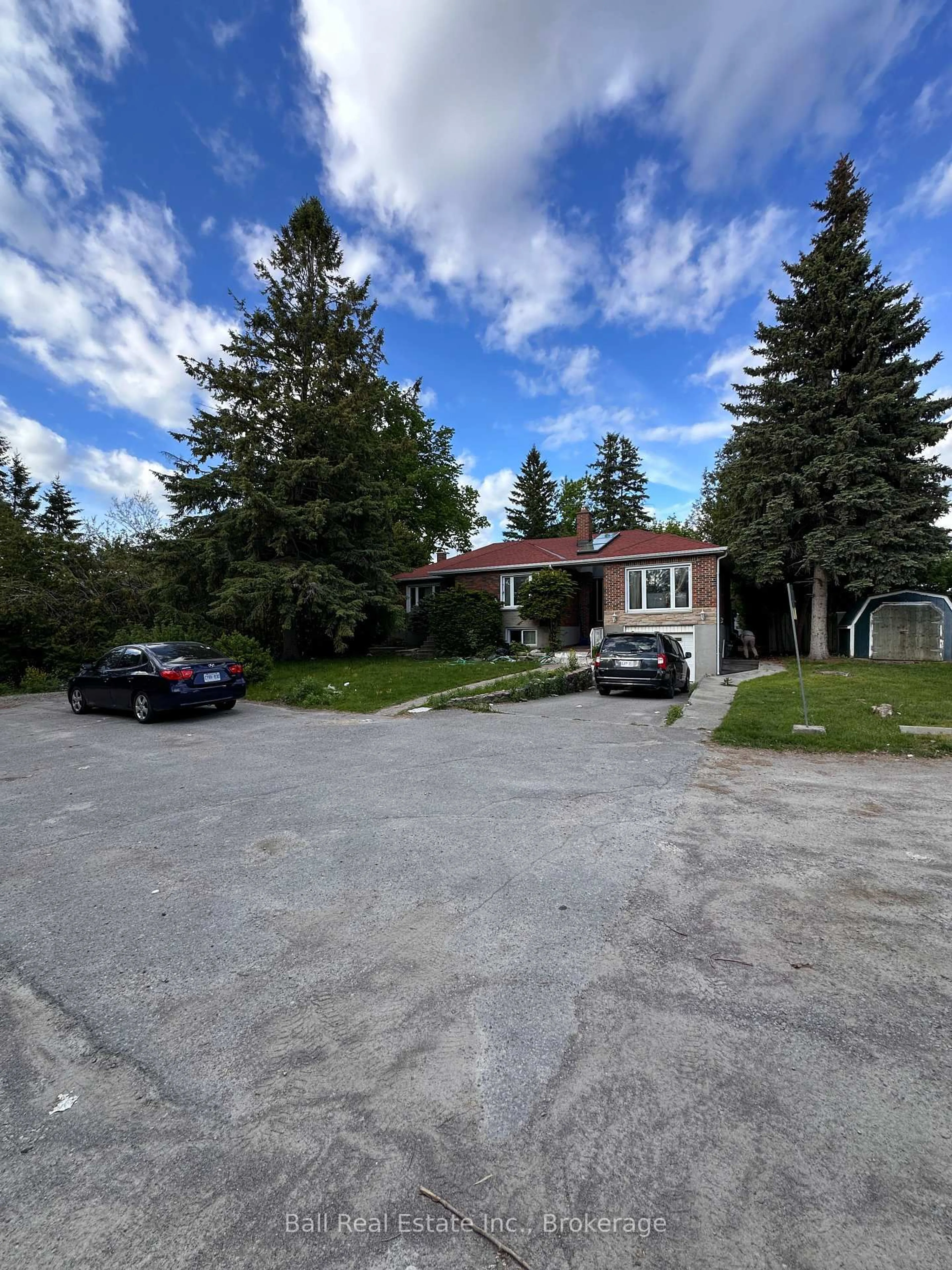 A pic from outside/outdoor area/front of a property/back of a property/a pic from drone, street for 10 Arthur Ave, Peterborough Ontario K9J 5X5
