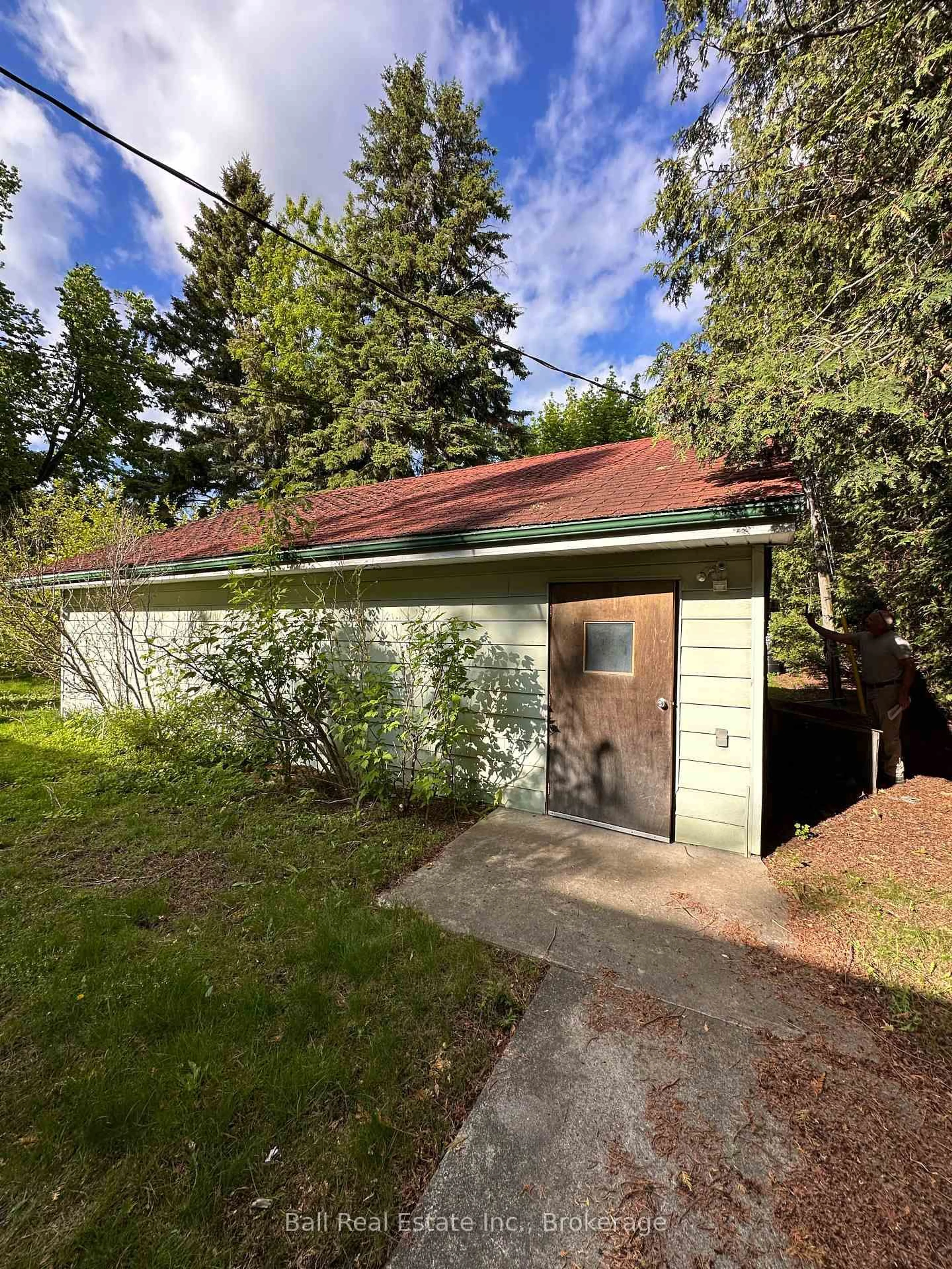 Shed for 10 Arthur Ave, Peterborough Ontario K9J 5X5