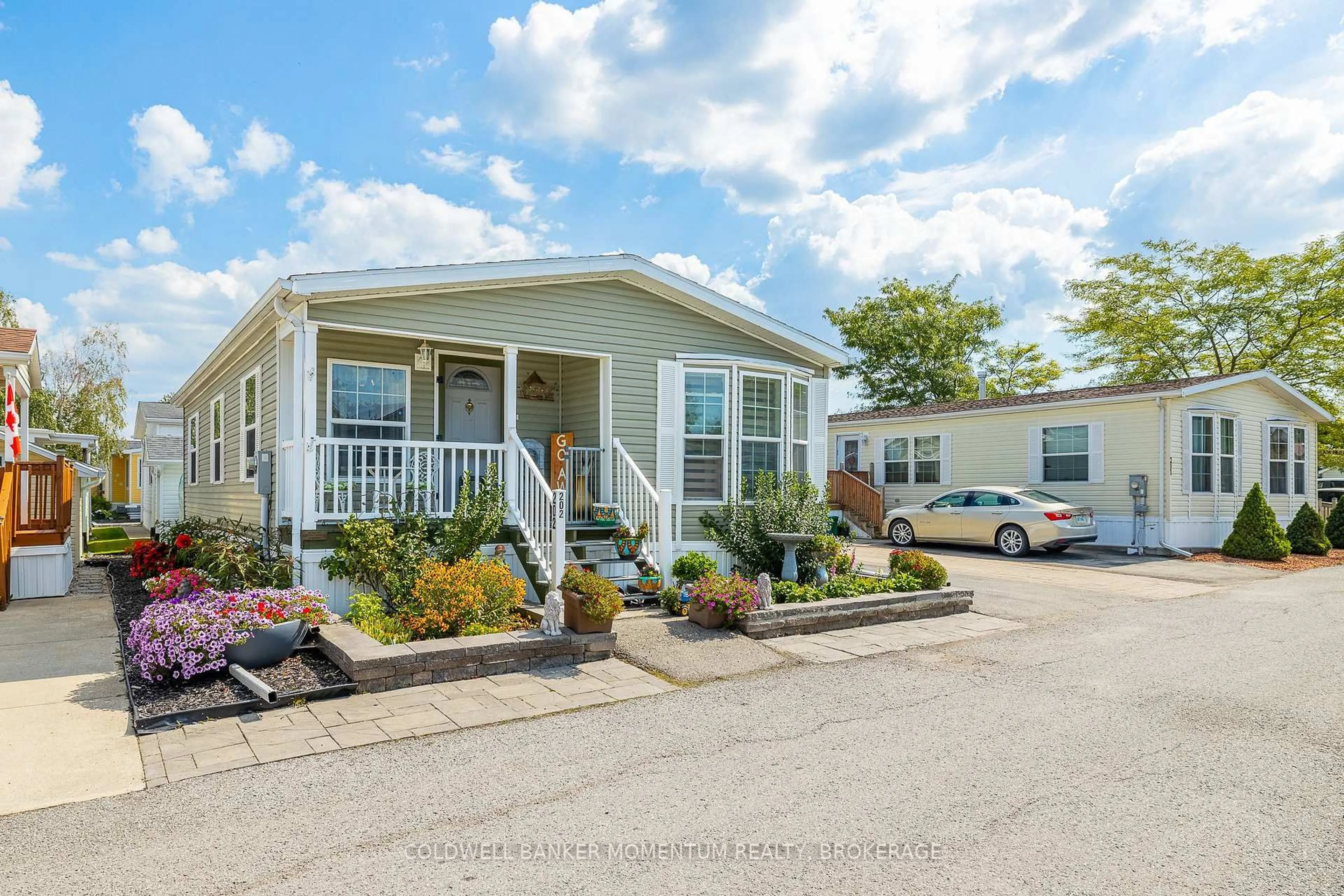 Home with vinyl exterior material, unknown for 3033 Townline Rd #202, Fort Erie Ontario L0S 1S1