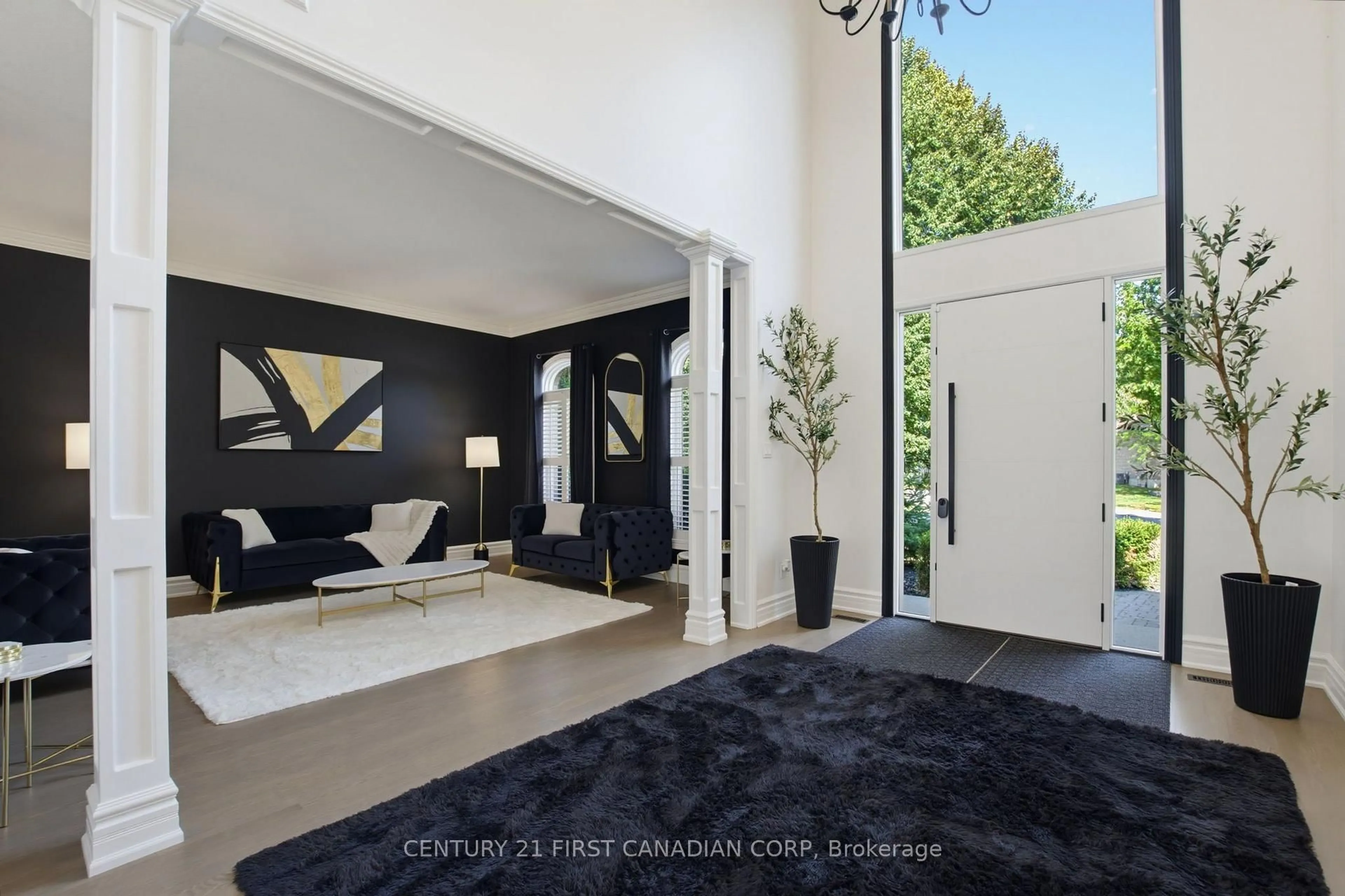 Indoor entryway for 106 Fitzwilliam Blvd, London North Ontario N6H 5H4