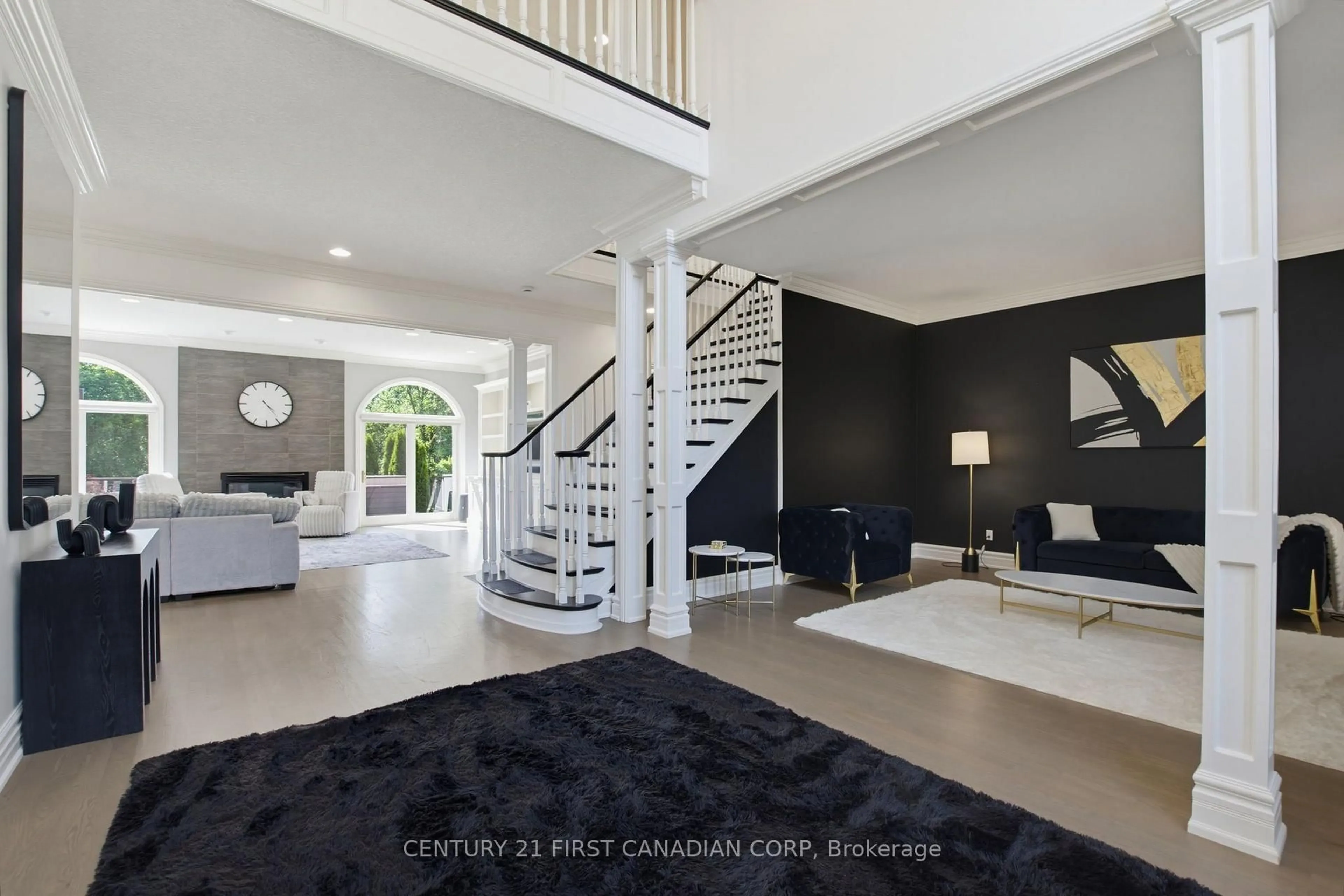 Indoor foyer for 106 Fitzwilliam Blvd, London North Ontario N6H 5H4